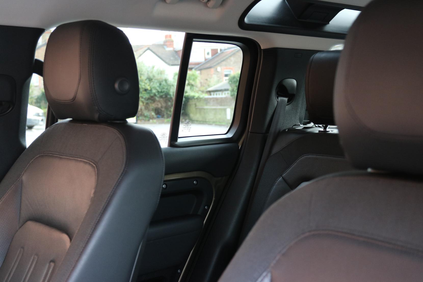 Land Rover Defender 110 2.0 SD4 S SUV 5dr Diesel Auto 4WD Euro 6 (s/s) (200 ps)