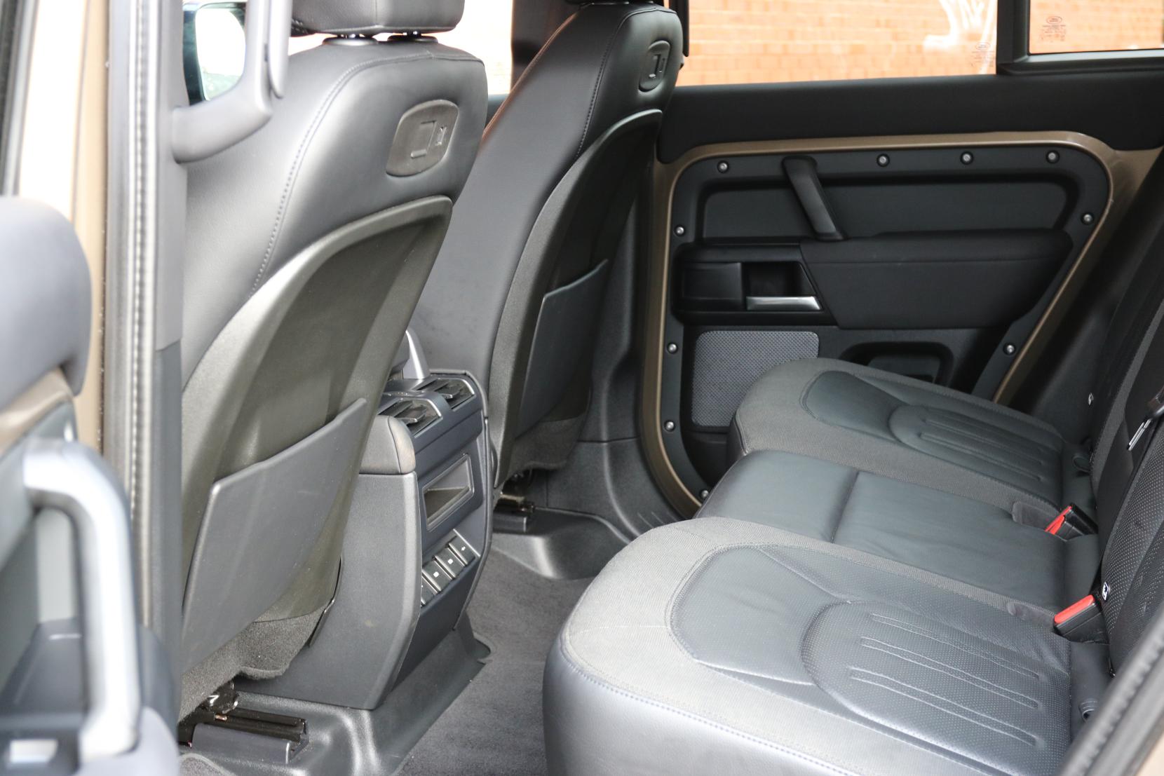 Land Rover Defender 110 2.0 SD4 S SUV 5dr Diesel Auto 4WD Euro 6 (s/s) (200 ps)