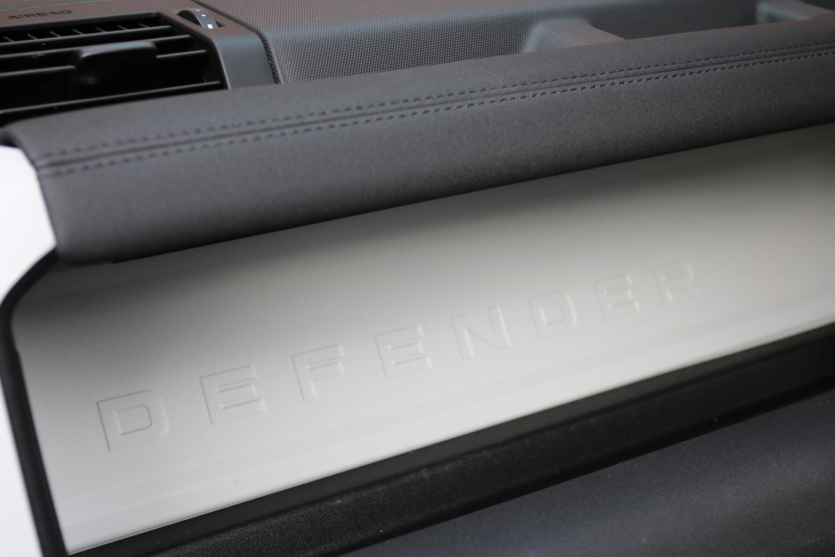 Land Rover Defender 110 2.0 SD4 S SUV 5dr Diesel Auto 4WD Euro 6 (s/s) (200 ps)