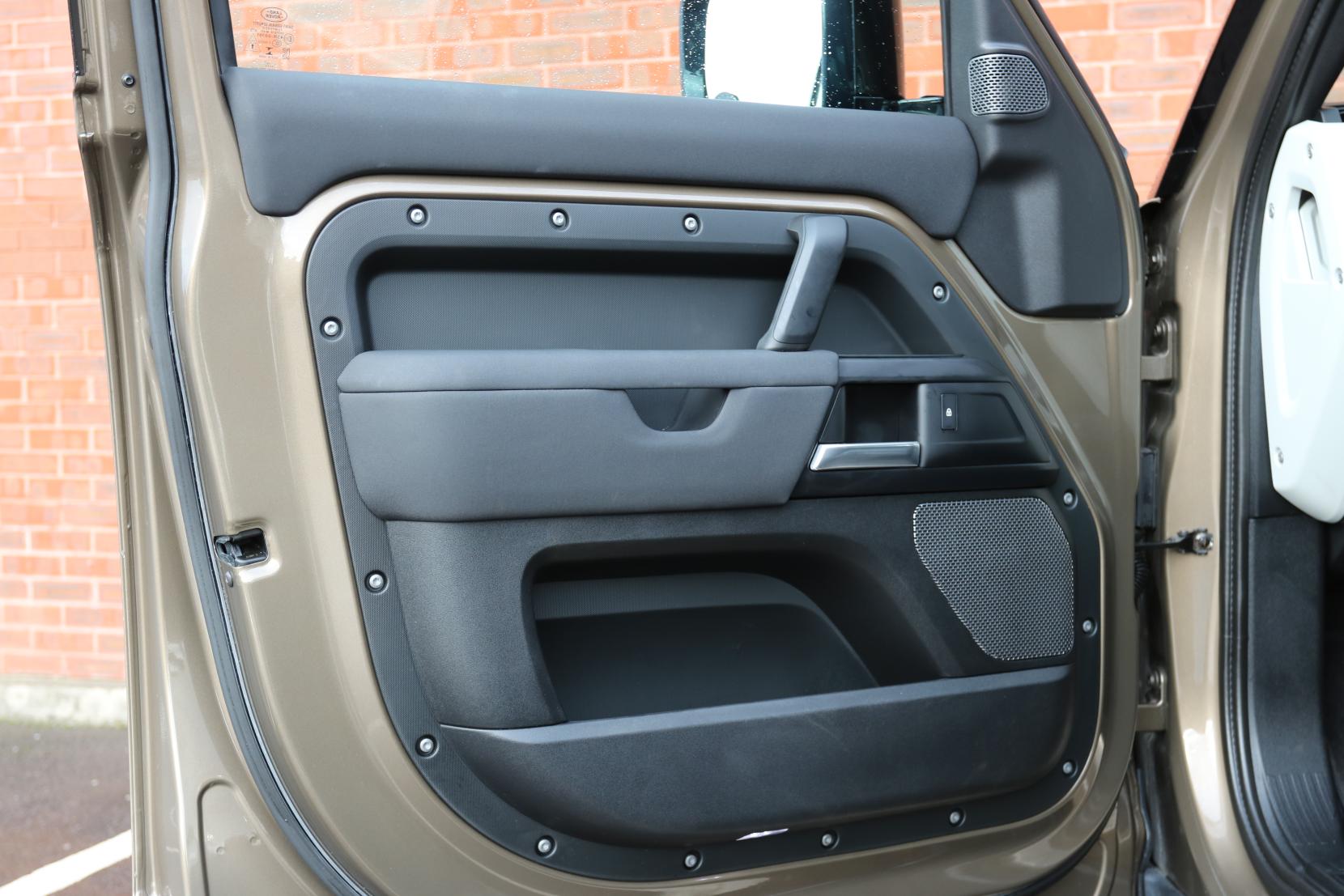 Land Rover Defender 110 2.0 SD4 S SUV 5dr Diesel Auto 4WD Euro 6 (s/s) (200 ps)