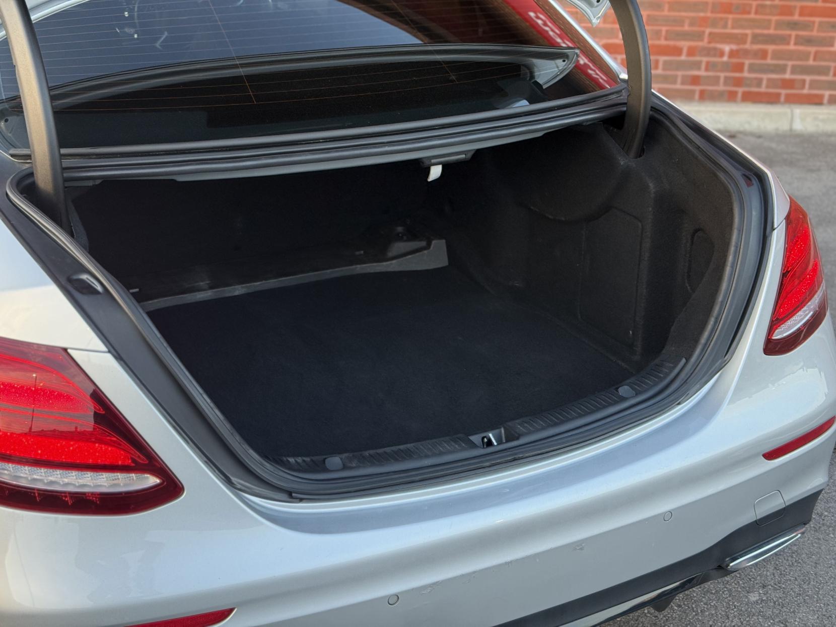 Mercedes-Benz E Class 2.0 E220d AMG Line (Premium Plus) Saloon 4dr Diesel G-Tronic+ Euro 6 (s/s) (194 ps)