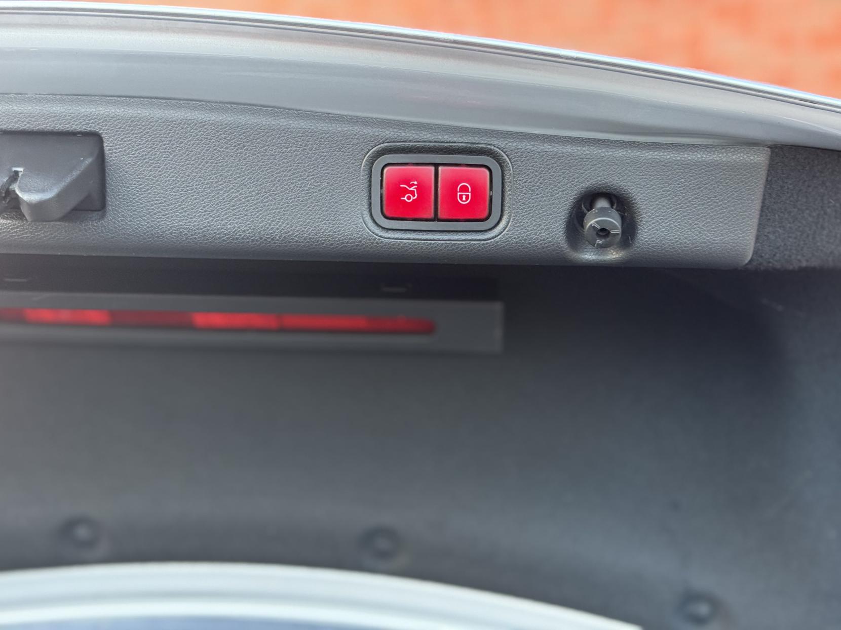 Mercedes-Benz E Class 2.0 E220d AMG Line (Premium Plus) Saloon 4dr Diesel G-Tronic+ Euro 6 (s/s) (194 ps)