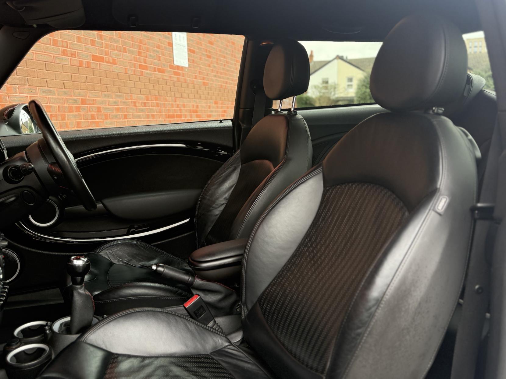 MINI Hatch 1.6 Cooper S Hatchback 3dr Petrol Manual Euro 5 (s/s) (184 ps)