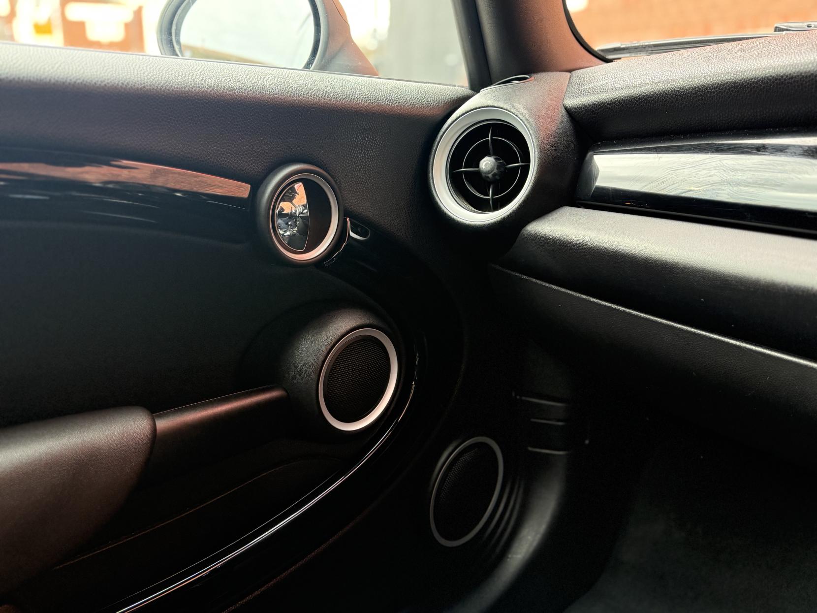 MINI Hatch 1.6 Cooper S Hatchback 3dr Petrol Manual Euro 5 (s/s) (184 ps)