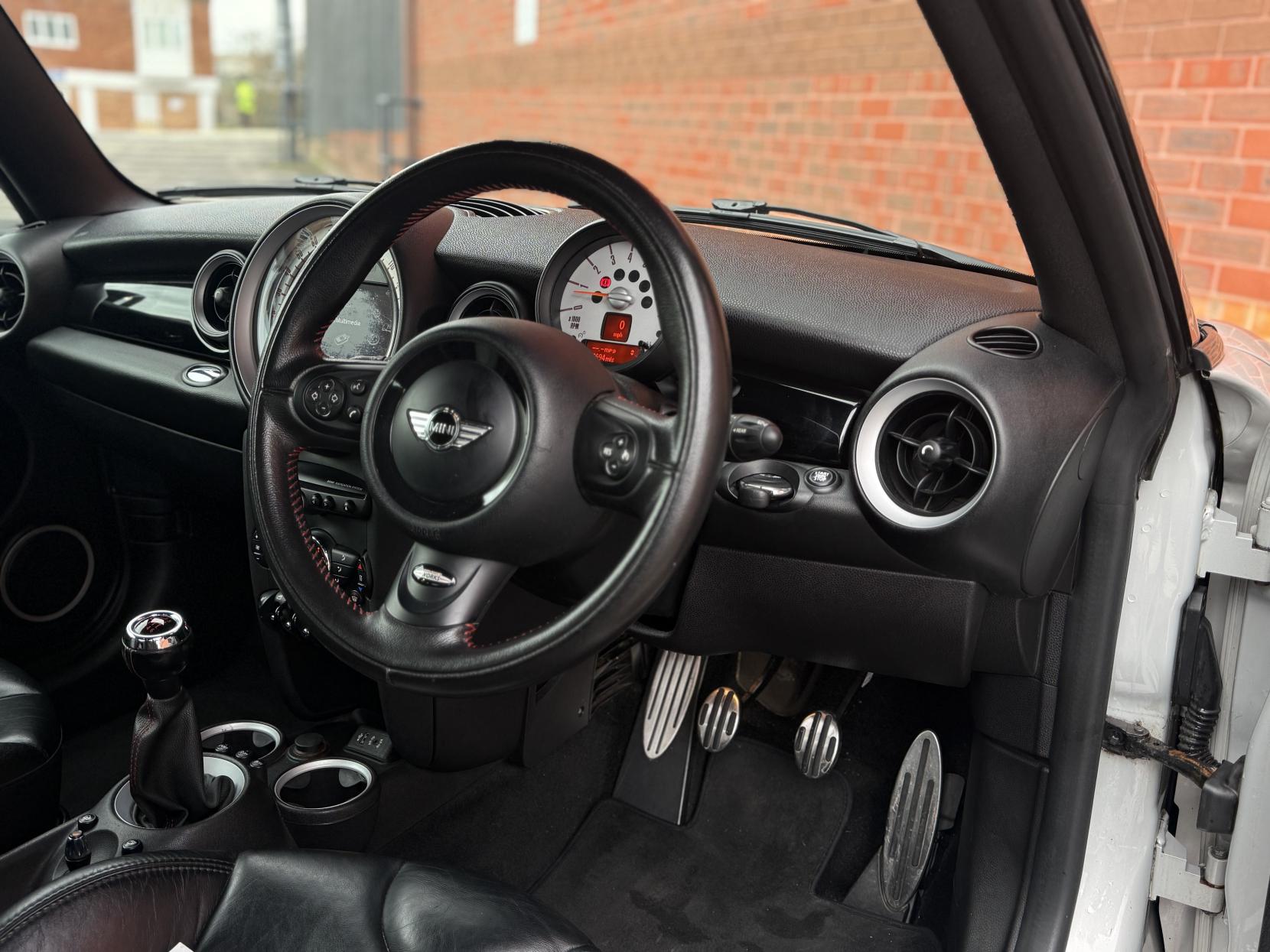 MINI Hatch 1.6 Cooper S Hatchback 3dr Petrol Manual Euro 5 (s/s) (184 ps)