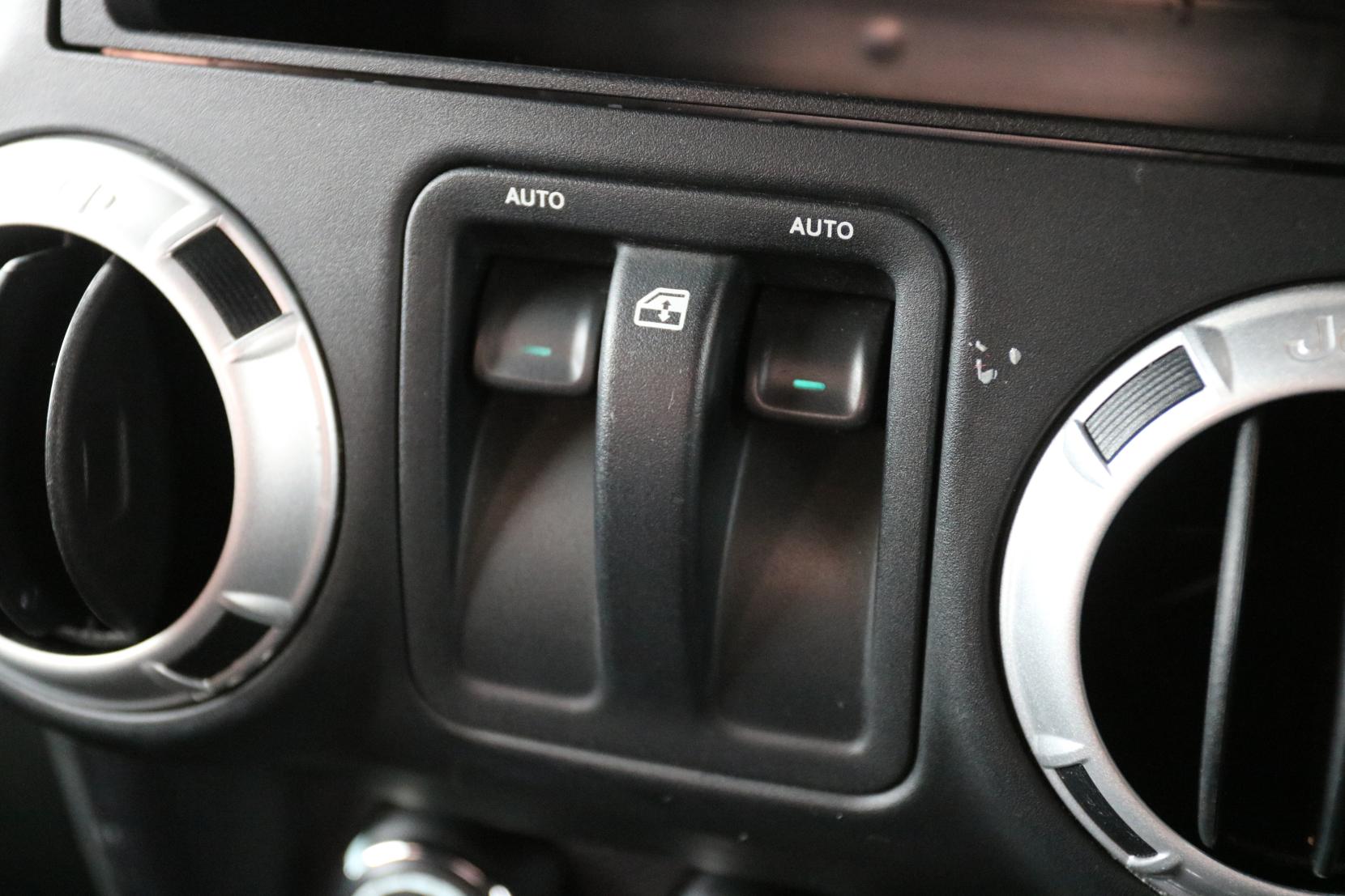 Jeep Wrangler 2.8 CRD Sahara SUV 2dr Diesel Auto 4WD Euro 5 (197 bhp)