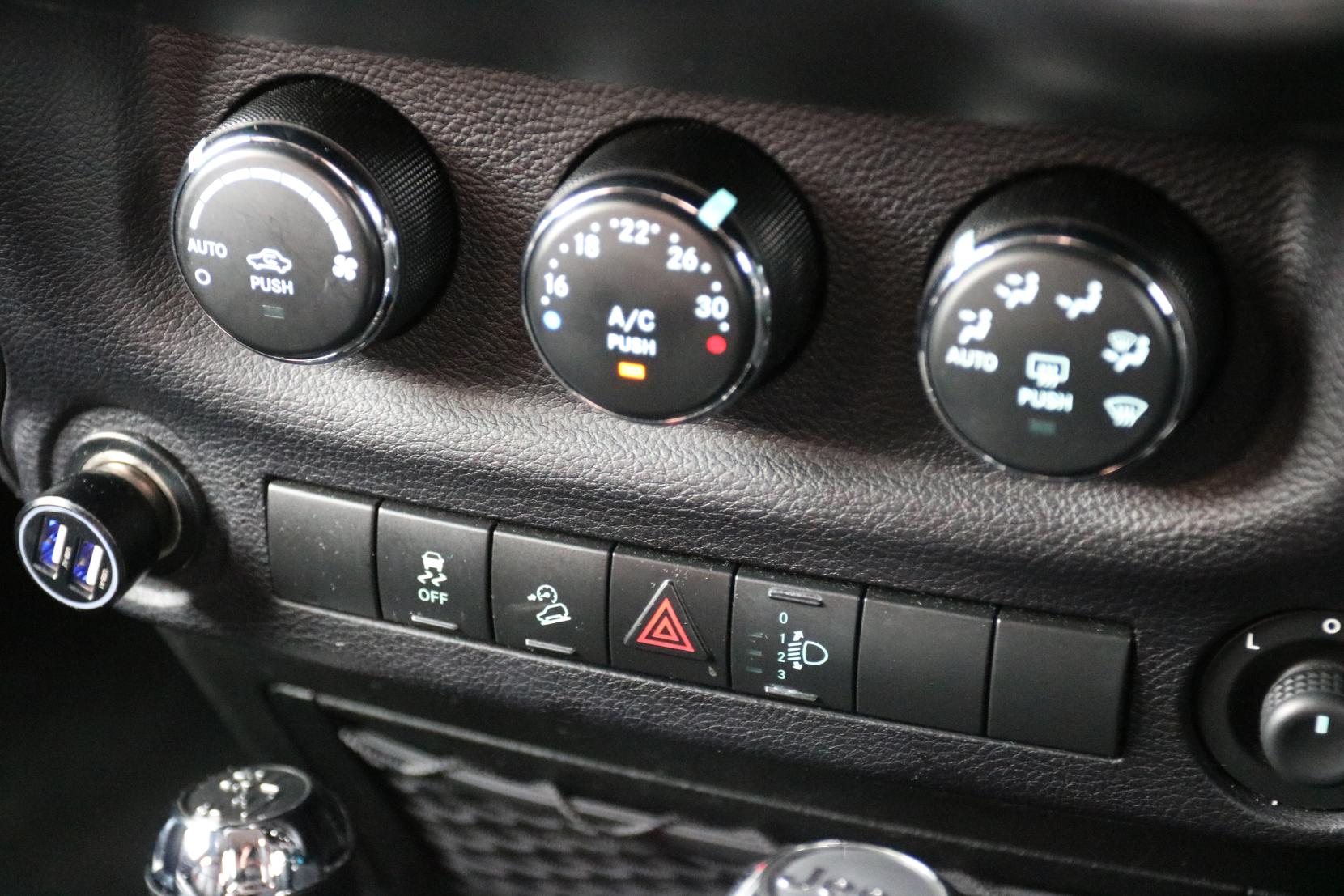 Jeep Wrangler 2.8 CRD Sahara SUV 2dr Diesel Auto 4WD Euro 5 (197 bhp)