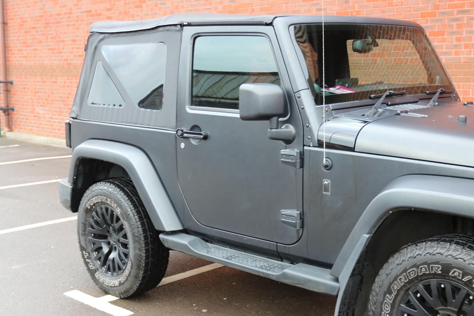 Jeep Wrangler 2.8 CRD Sahara SUV 2dr Diesel Auto 4WD Euro 5 (197 bhp)