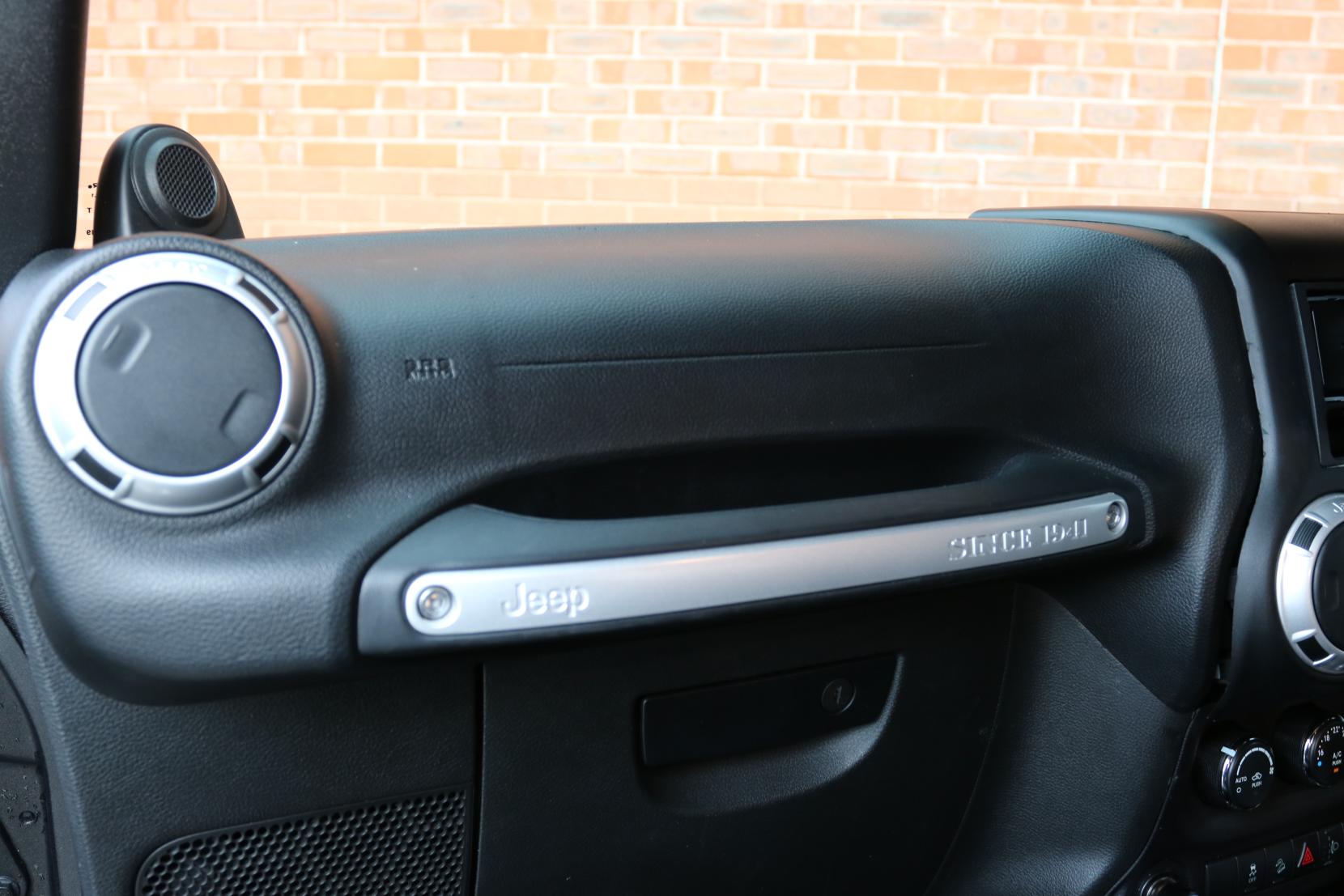 Jeep Wrangler 2.8 CRD Sahara SUV 2dr Diesel Auto 4WD Euro 5 (197 bhp)