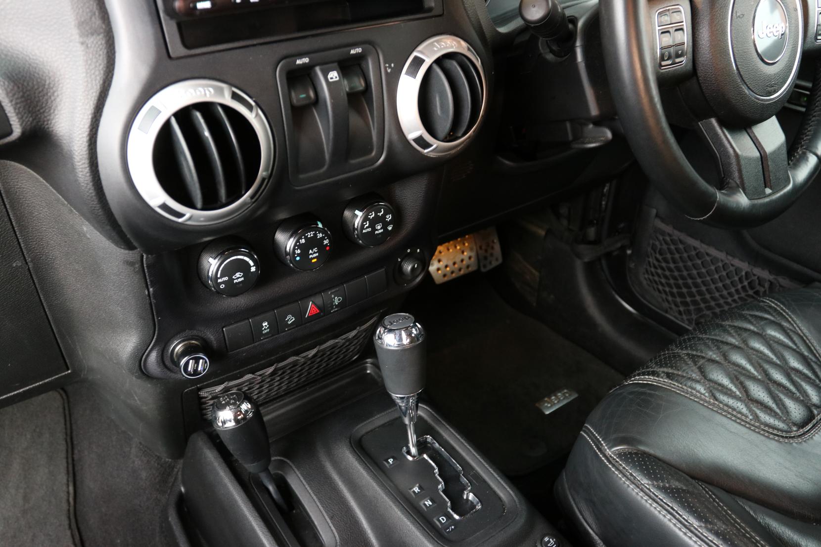 Jeep Wrangler 2.8 CRD Sahara SUV 2dr Diesel Auto 4WD Euro 5 (197 bhp)