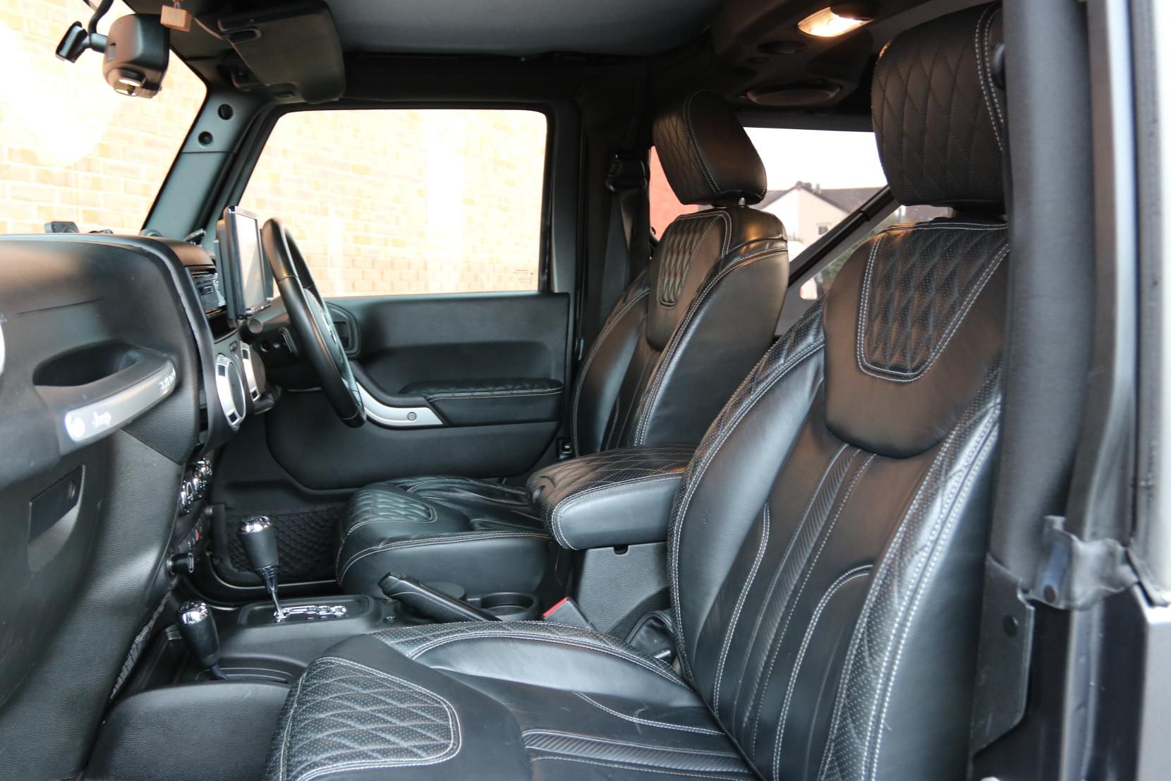 Jeep Wrangler 2.8 CRD Sahara SUV 2dr Diesel Auto 4WD Euro 5 (197 bhp)