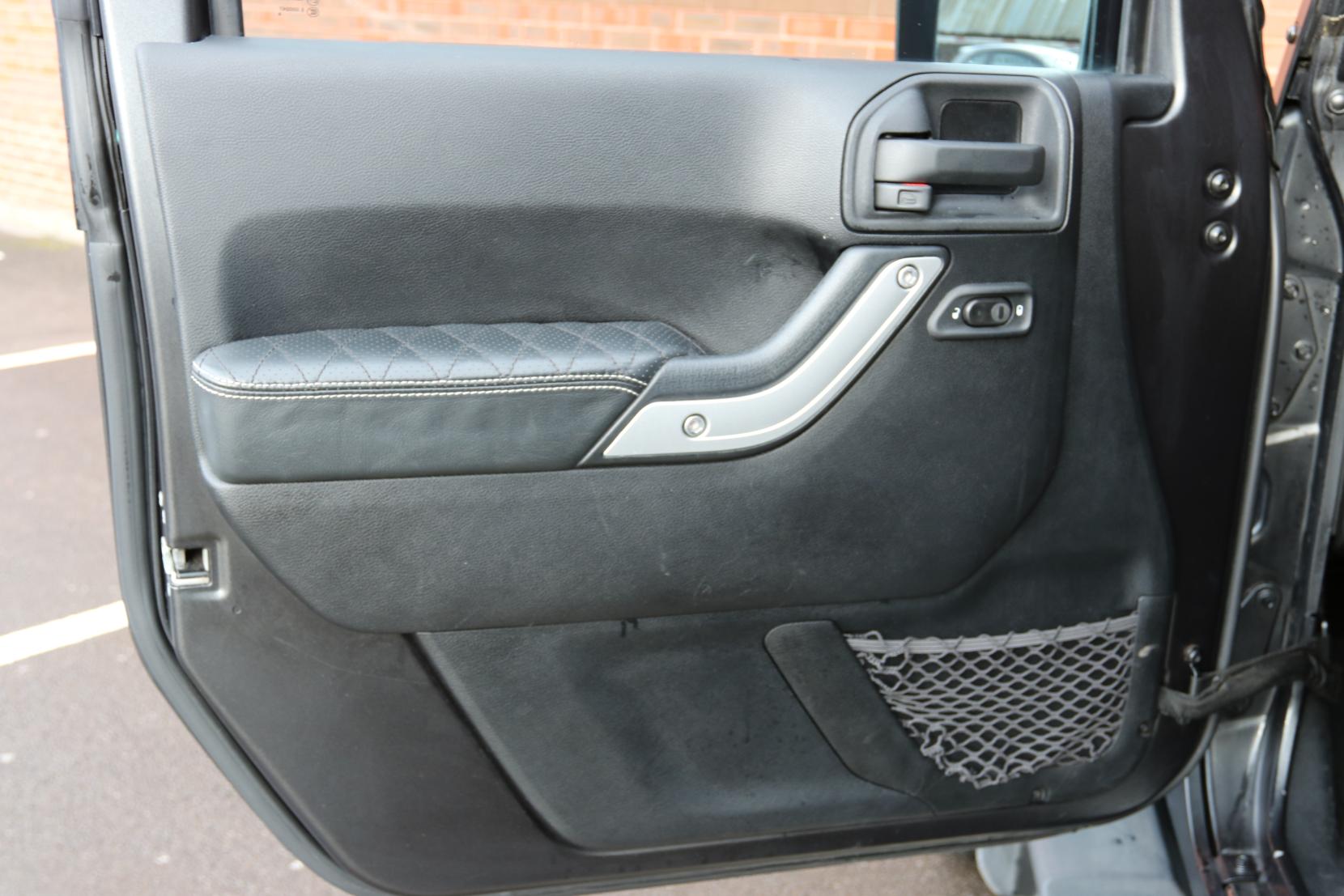 Jeep Wrangler 2.8 CRD Sahara SUV 2dr Diesel Auto 4WD Euro 5 (197 bhp)