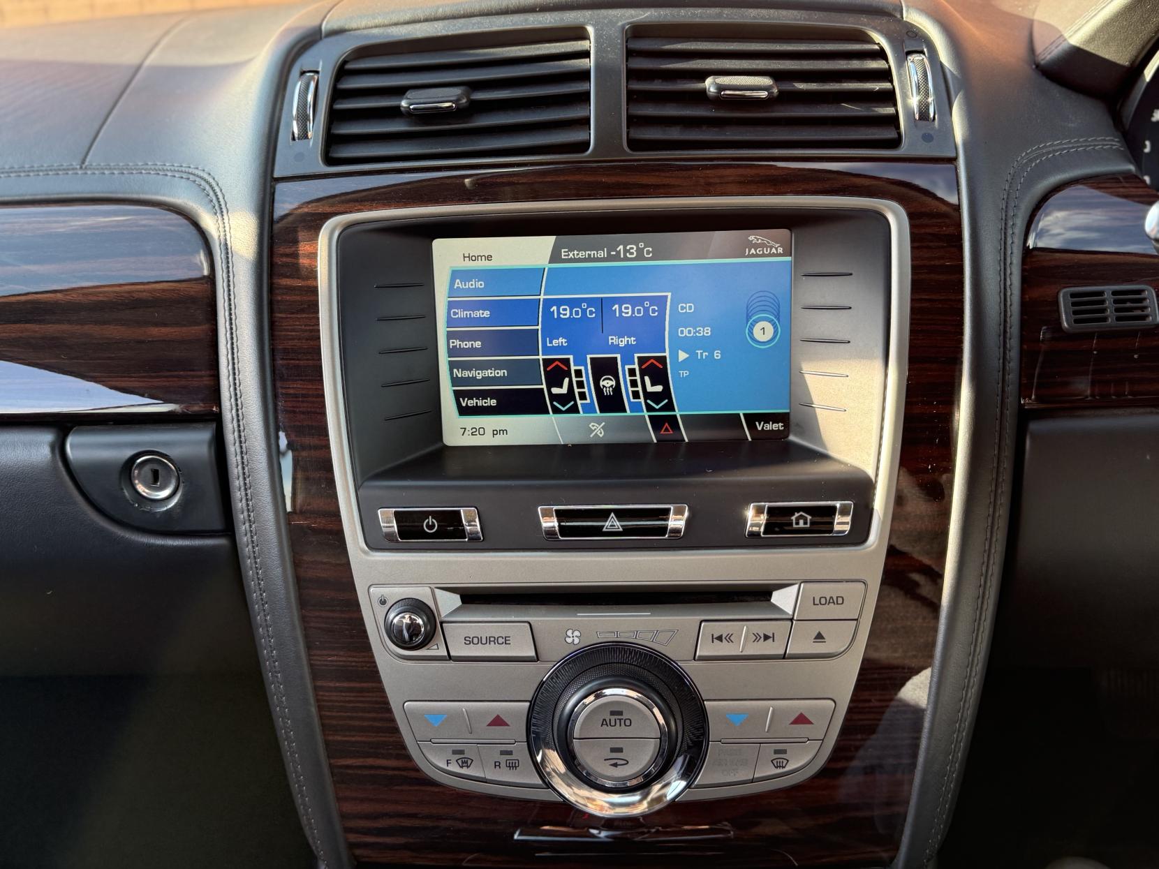 Jaguar XK 5.0 V8 Portfolio Convertible 2dr Petrol Auto Euro 5 (385 ps)