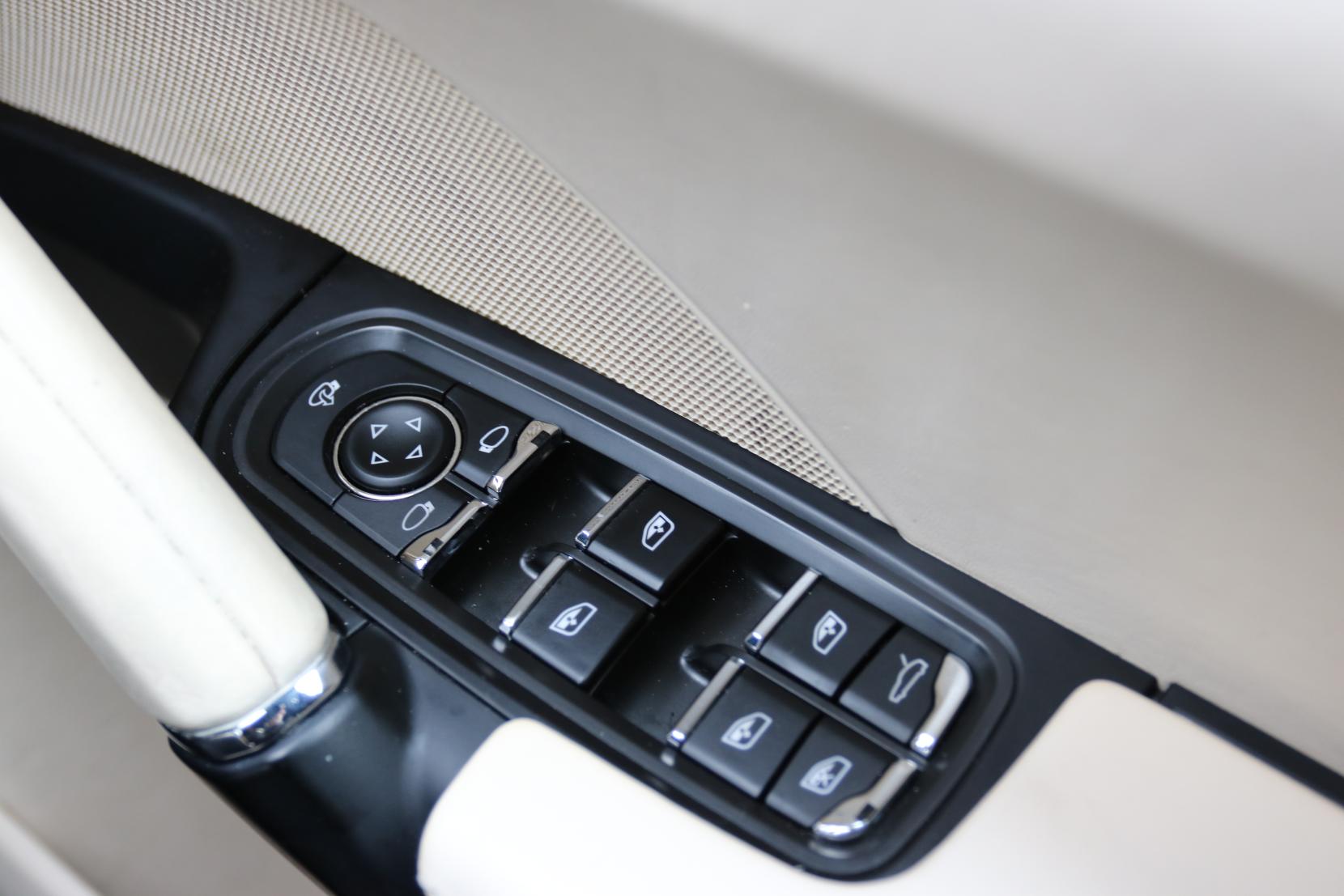 Porsche Cayenne 4.2 TD V8 S SUV 5dr Diesel TiptronicS 4WD Euro 6 (s/s) (385 ps)