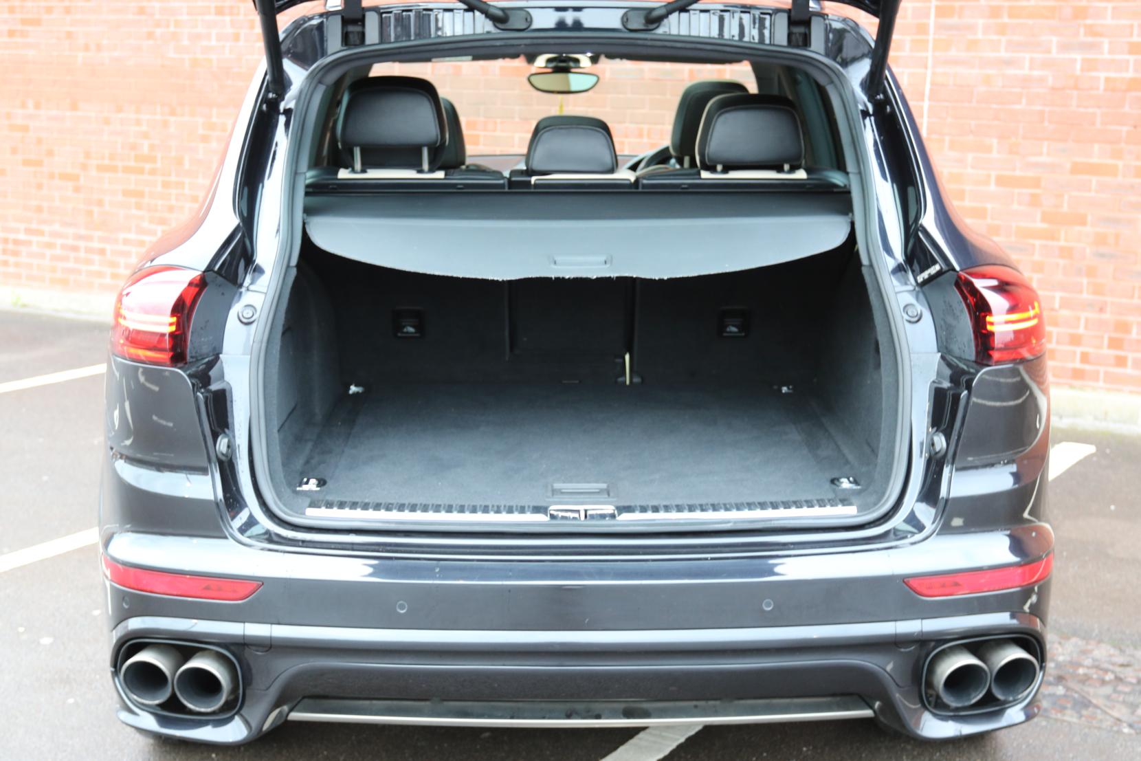 Porsche Cayenne 4.2 TD V8 S SUV 5dr Diesel TiptronicS 4WD Euro 6 (s/s) (385 ps)