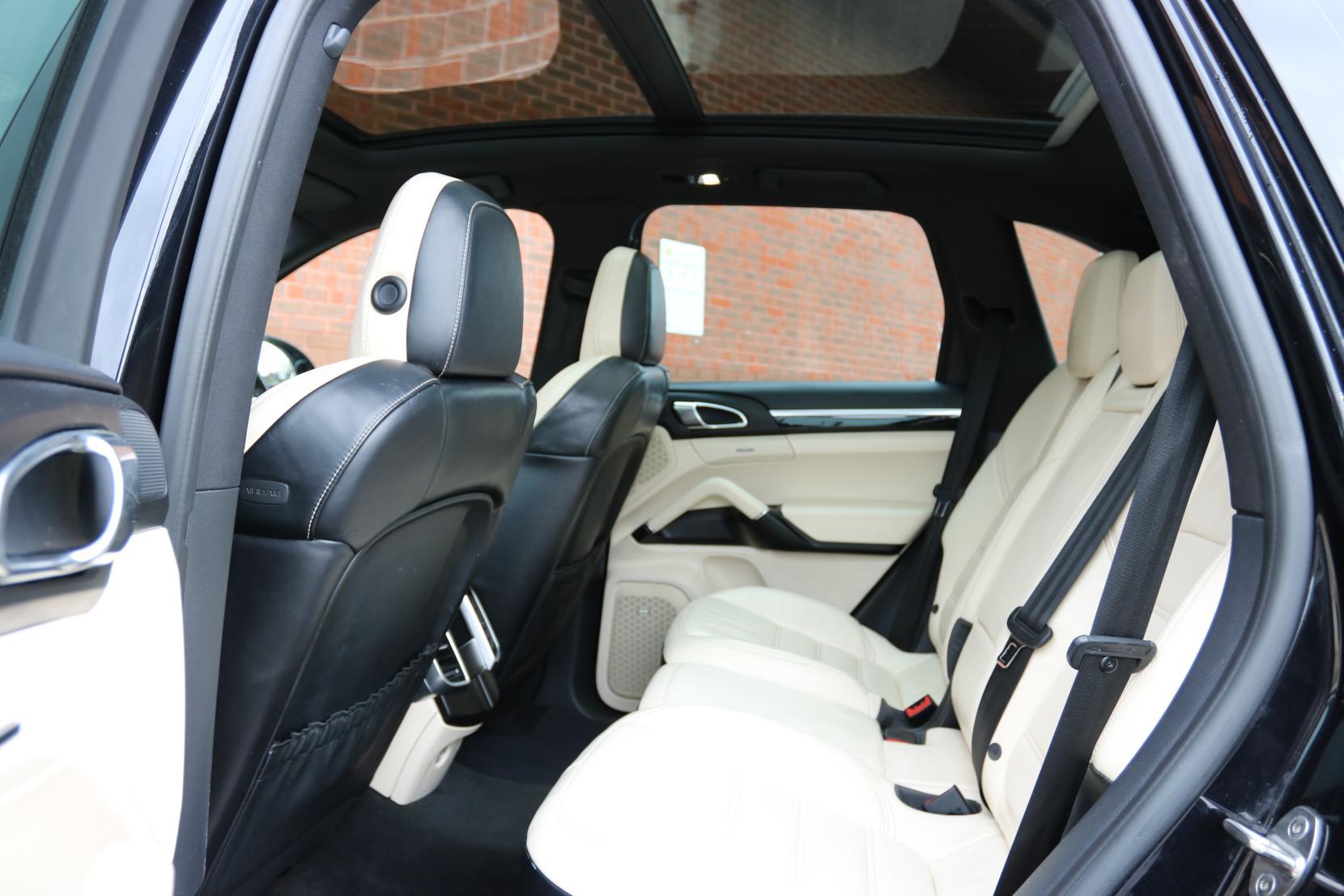 Porsche Cayenne 4.2 TD V8 S SUV 5dr Diesel TiptronicS 4WD Euro 6 (s/s) (385 ps)