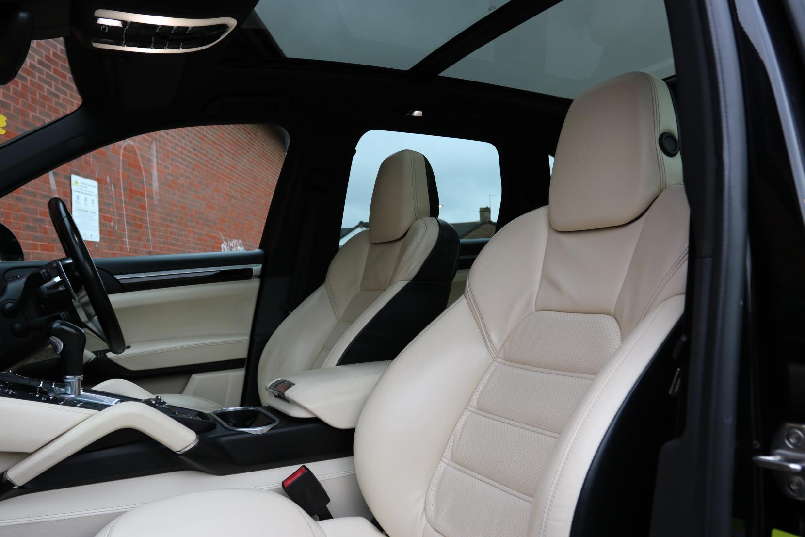 Porsche Cayenne 4.2 TD V8 S SUV 5dr Diesel TiptronicS 4WD Euro 6 (s/s) (385 ps)