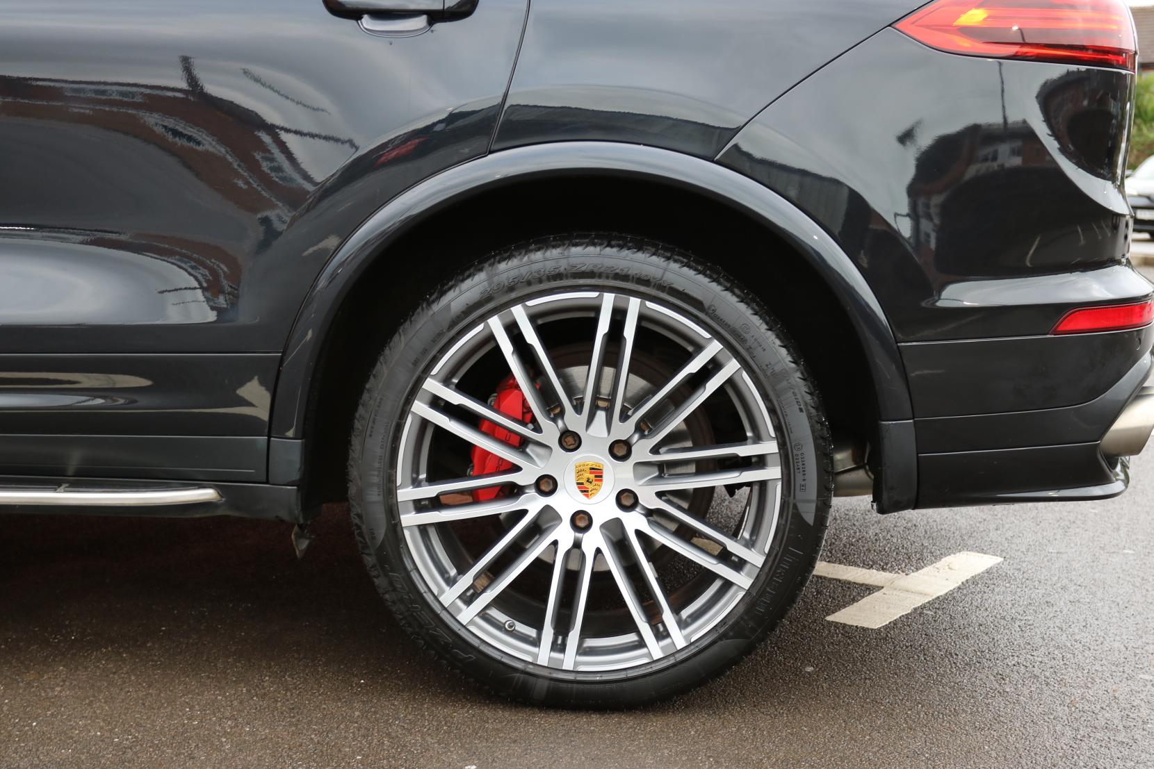 Porsche Cayenne 4.2 TD V8 S SUV 5dr Diesel TiptronicS 4WD Euro 6 (s/s) (385 ps)