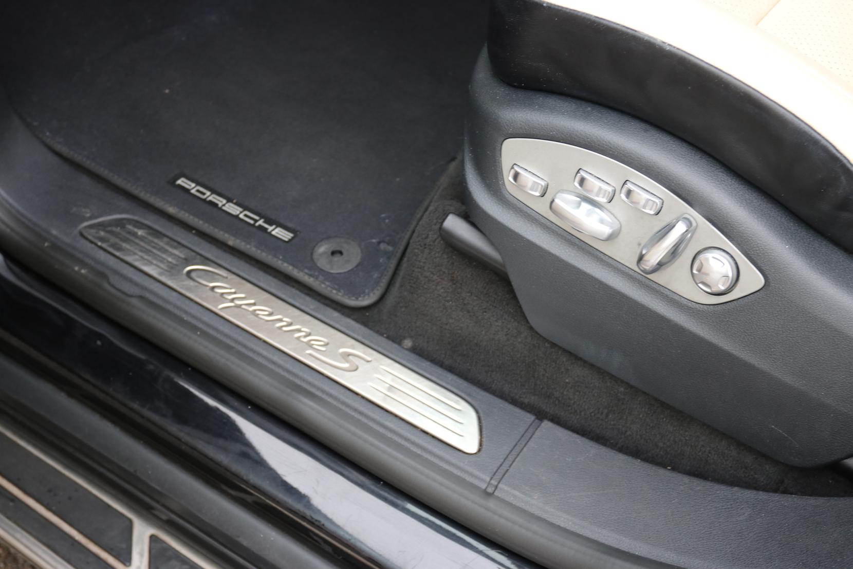 Porsche Cayenne 4.2 TD V8 S SUV 5dr Diesel TiptronicS 4WD Euro 6 (s/s) (385 ps)