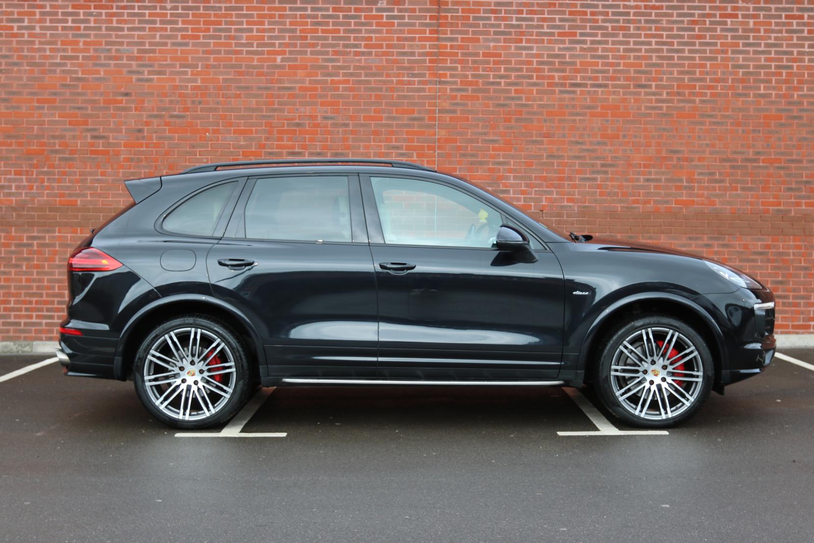 Porsche Cayenne 4.2 TD V8 S SUV 5dr Diesel TiptronicS 4WD Euro 6 (s/s) (385 ps)