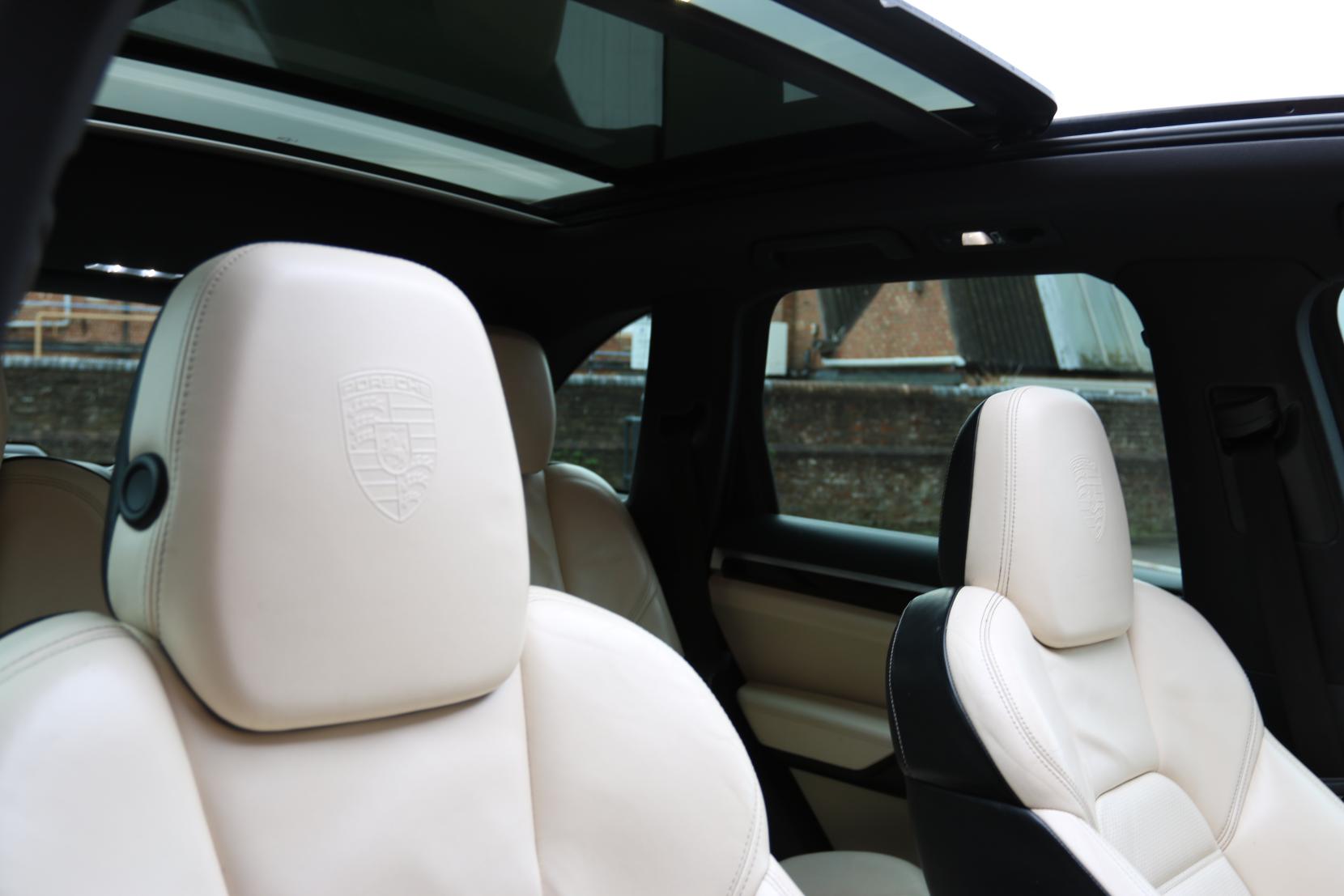 Porsche Cayenne 4.2 TD V8 S SUV 5dr Diesel TiptronicS 4WD Euro 6 (s/s) (385 ps)