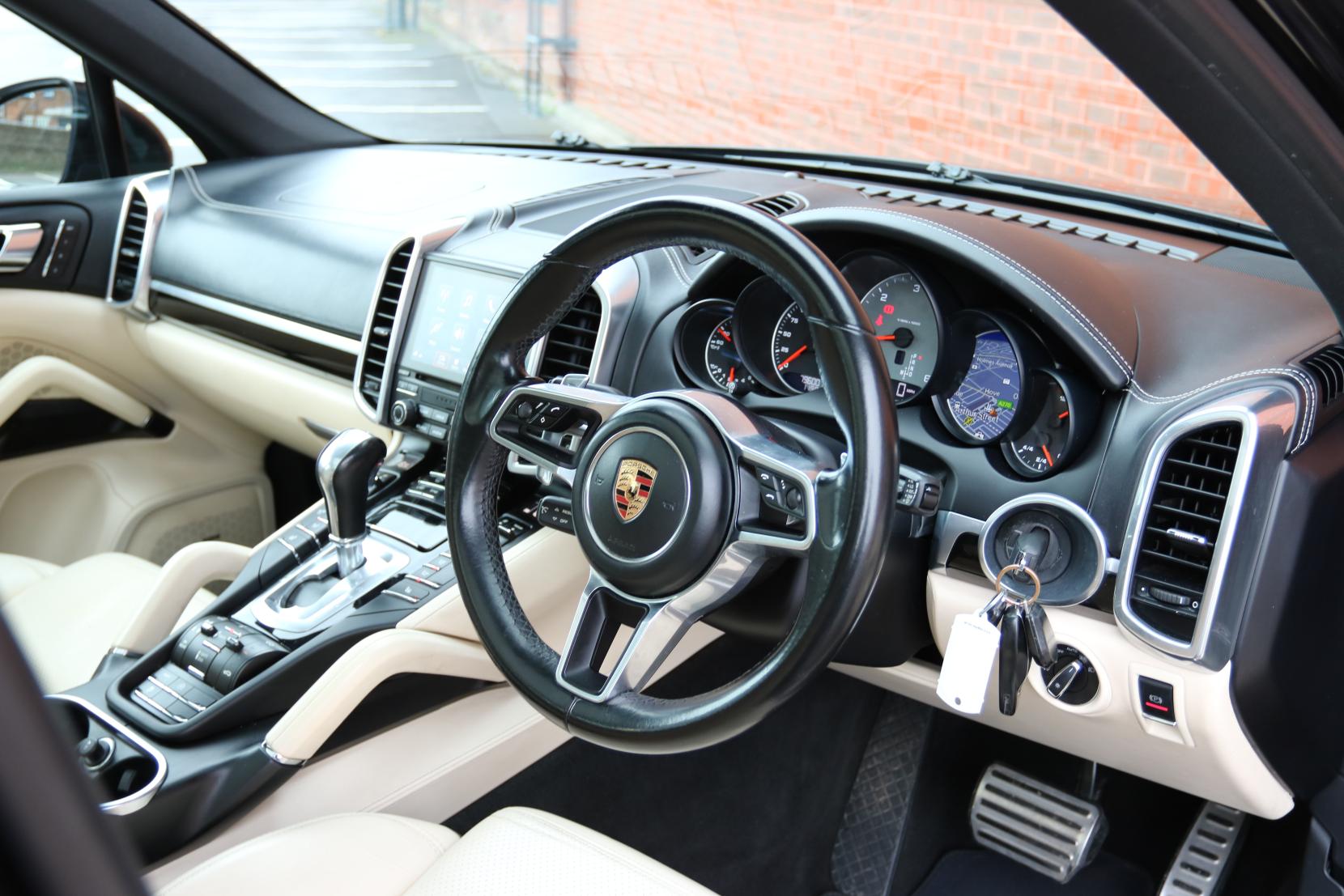 Porsche Cayenne 4.2 TD V8 S SUV 5dr Diesel TiptronicS 4WD Euro 6 (s/s) (385 ps)