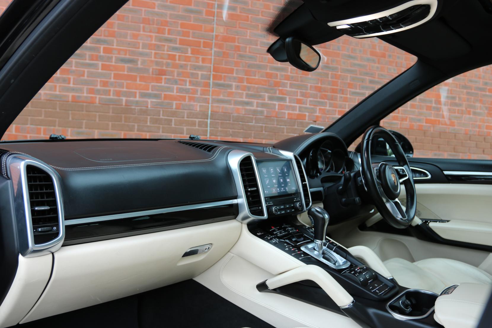 Porsche Cayenne 4.2 TD V8 S SUV 5dr Diesel TiptronicS 4WD Euro 6 (s/s) (385 ps)