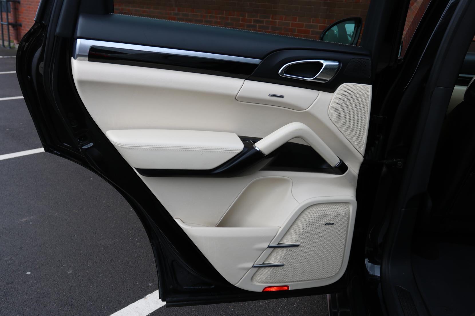 Porsche Cayenne 4.2 TD V8 S SUV 5dr Diesel TiptronicS 4WD Euro 6 (s/s) (385 ps)