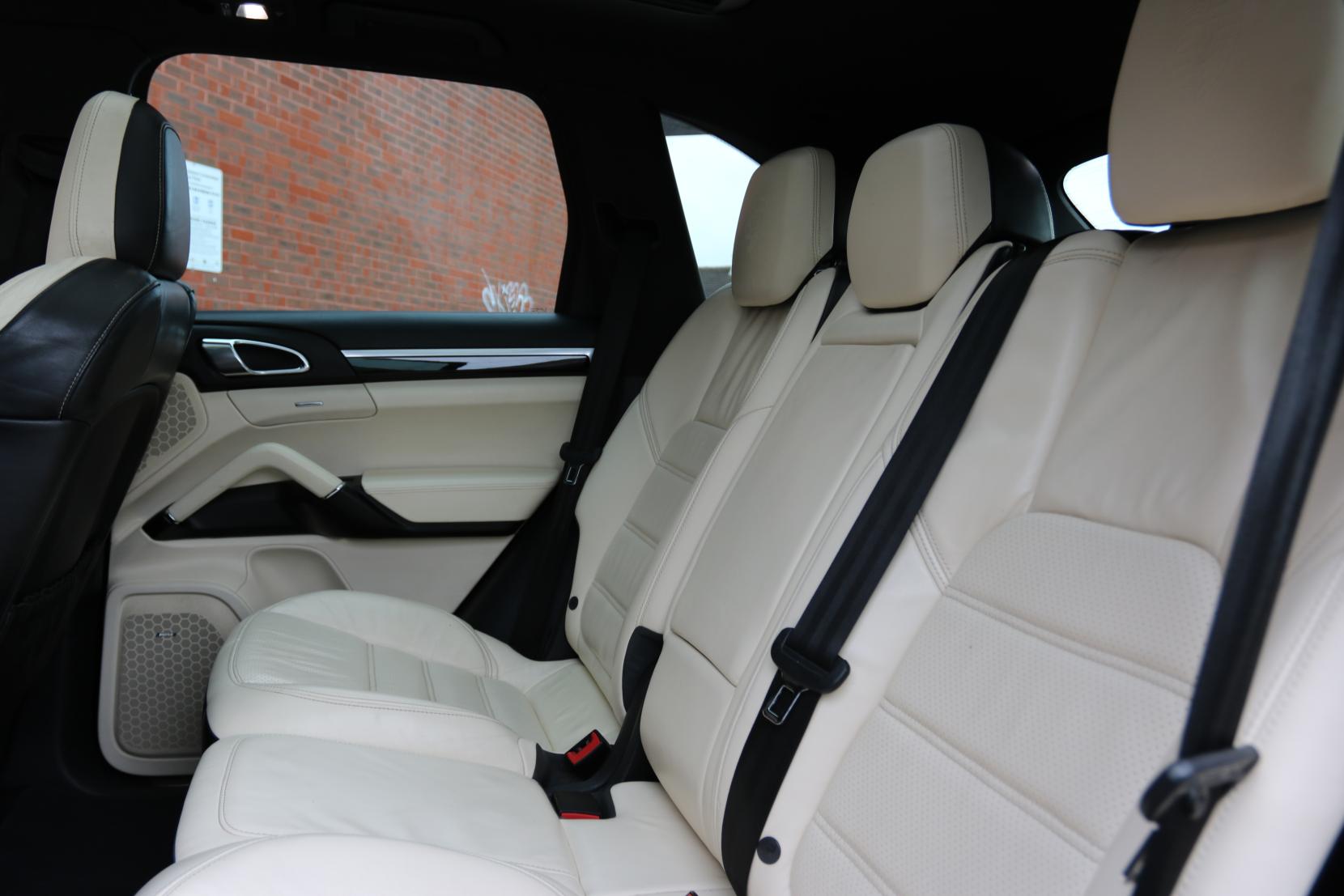 Porsche Cayenne 4.2 TD V8 S SUV 5dr Diesel TiptronicS 4WD Euro 6 (s/s) (385 ps)