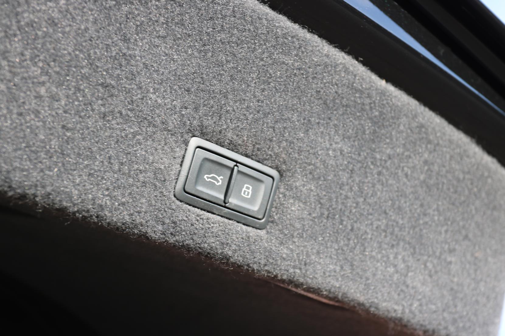 Lamborghini Urus 4.0 V8 BiTurbo Performante SUV 5dr Petrol Auto 4WD Euro 6 (666 ps)