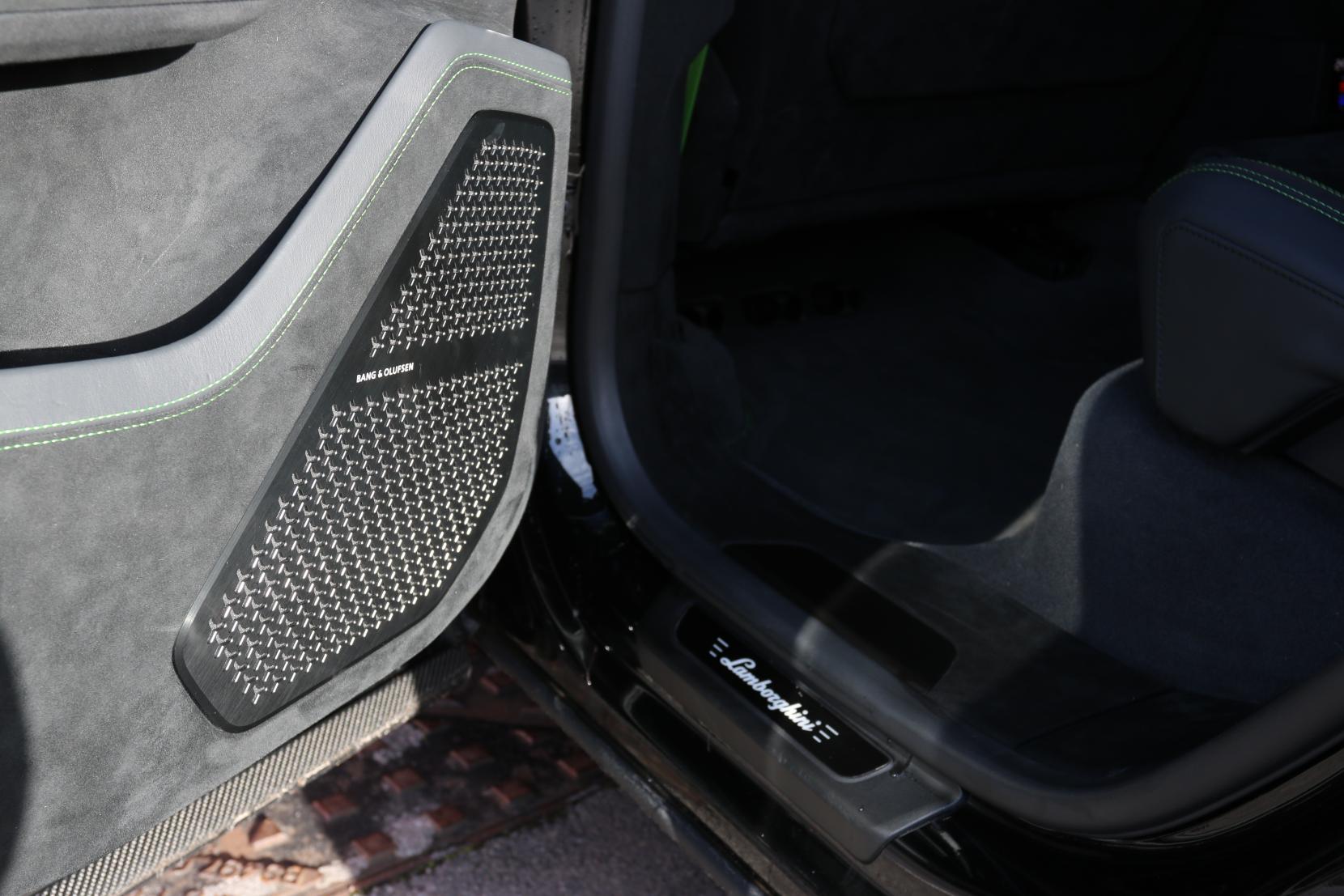 Lamborghini Urus 4.0 V8 BiTurbo Performante SUV 5dr Petrol Auto 4WD Euro 6 (666 ps)