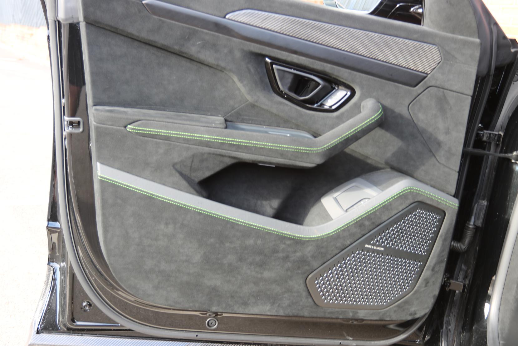 Lamborghini Urus 4.0 V8 BiTurbo Performante SUV 5dr Petrol Auto 4WD Euro 6 (666 ps)