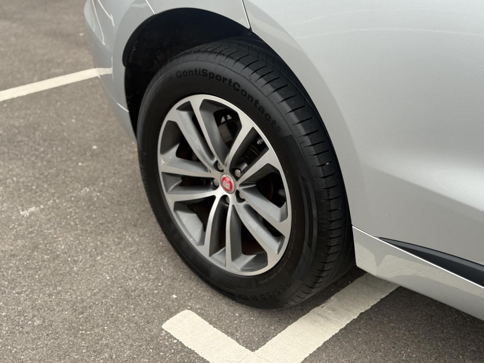 Jaguar F-PACE 2.0 D180 R-Sport SUV 5dr Diesel Auto Euro 6 (s/s) (180 ps)