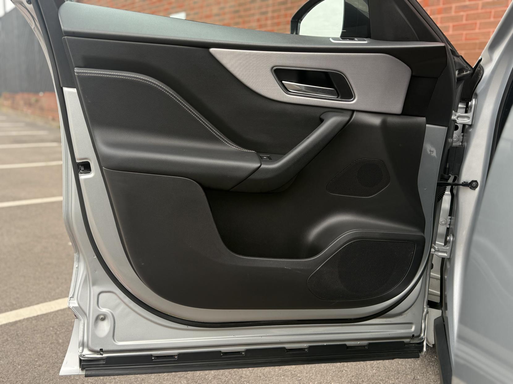 Jaguar F-PACE 2.0 D180 R-Sport SUV 5dr Diesel Auto Euro 6 (s/s) (180 ps)