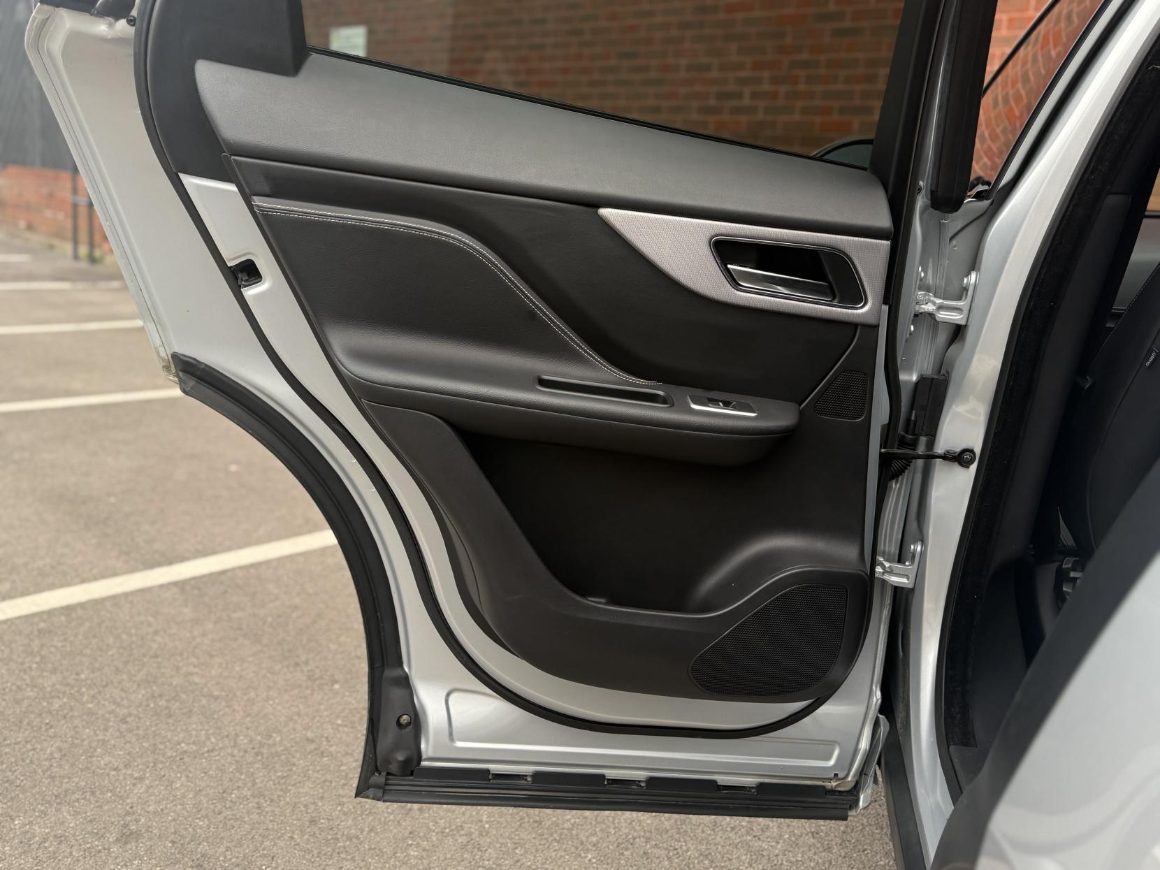 Jaguar F-PACE 2.0 D180 R-Sport SUV 5dr Diesel Auto Euro 6 (s/s) (180 ps)