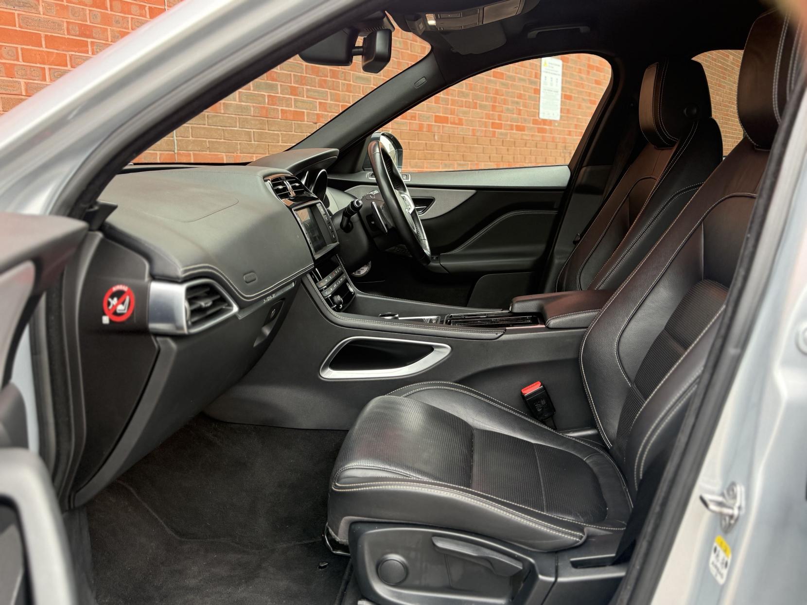 Jaguar F-PACE 2.0 D180 R-Sport SUV 5dr Diesel Auto Euro 6 (s/s) (180 ps)