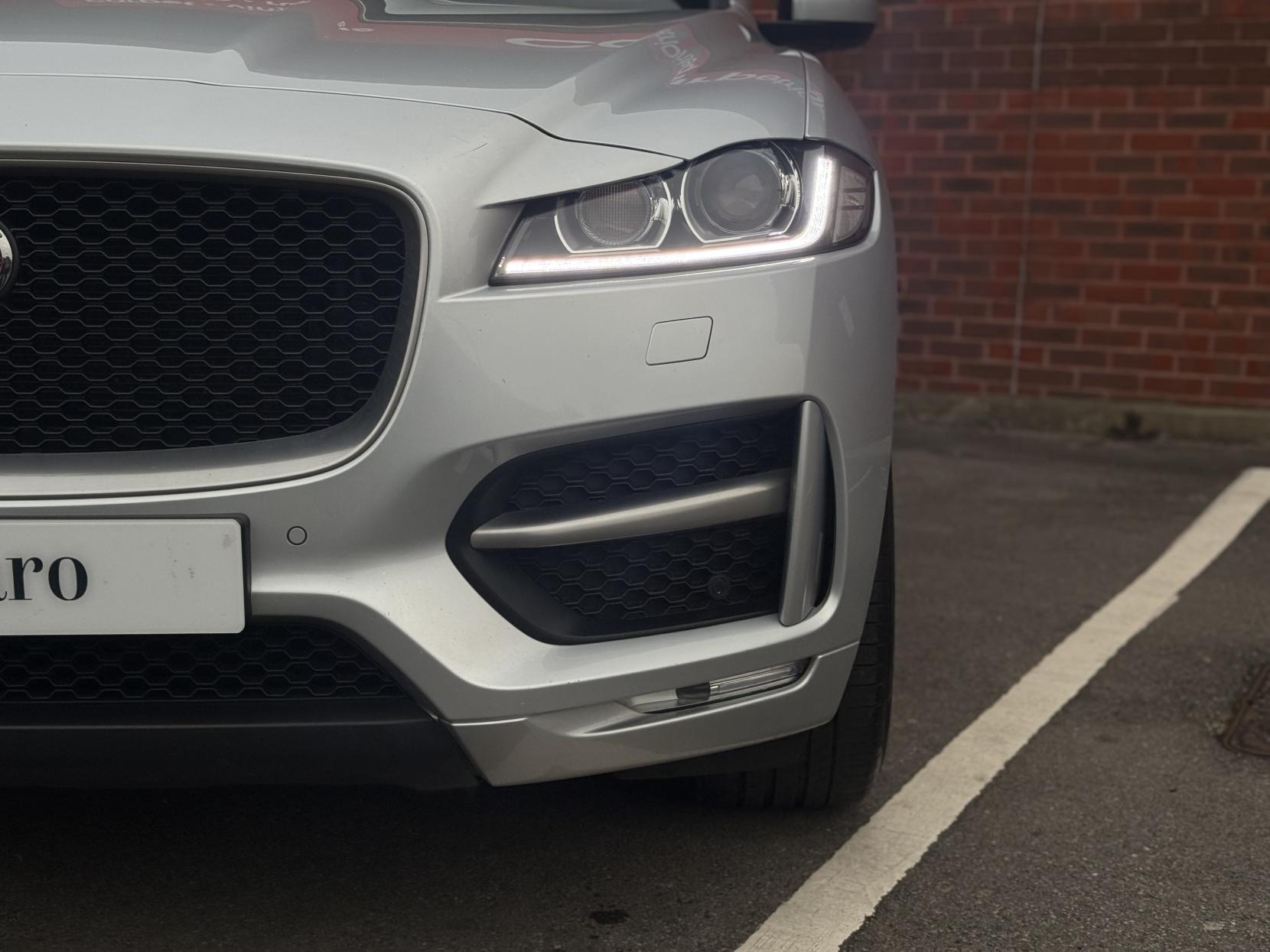 Jaguar F-PACE 2.0 D180 R-Sport SUV 5dr Diesel Auto Euro 6 (s/s) (180 ps)