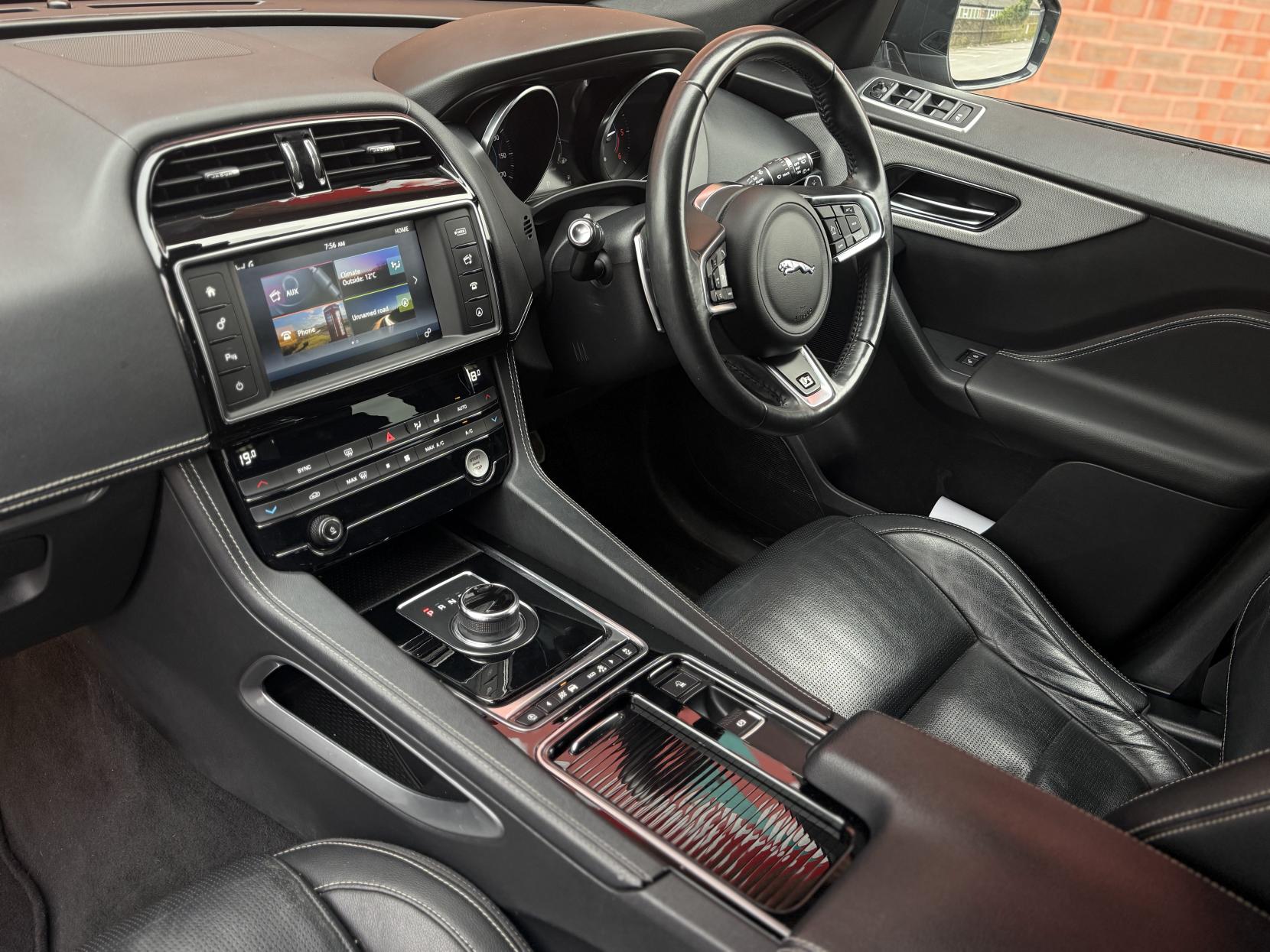 Jaguar F-PACE 2.0 D180 R-Sport SUV 5dr Diesel Auto Euro 6 (s/s) (180 ps)