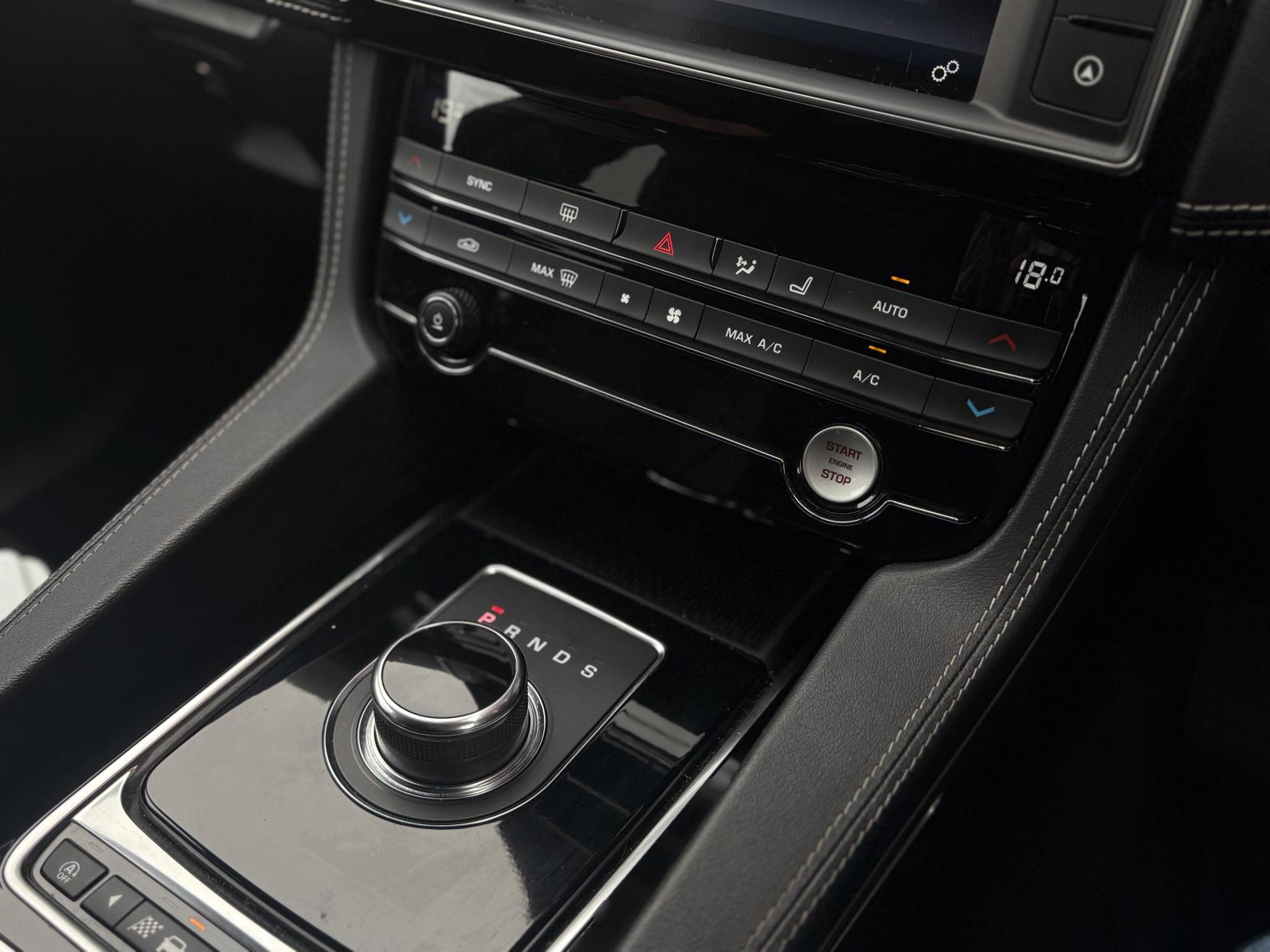 Jaguar F-PACE 2.0 D180 R-Sport SUV 5dr Diesel Auto Euro 6 (s/s) (180 ps)