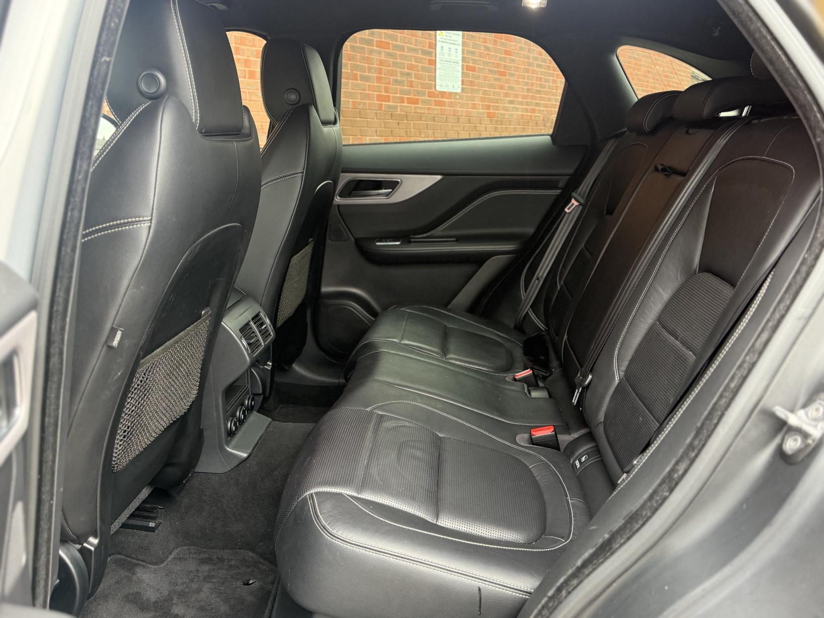 Jaguar F-PACE 2.0 D180 R-Sport SUV 5dr Diesel Auto Euro 6 (s/s) (180 ps)