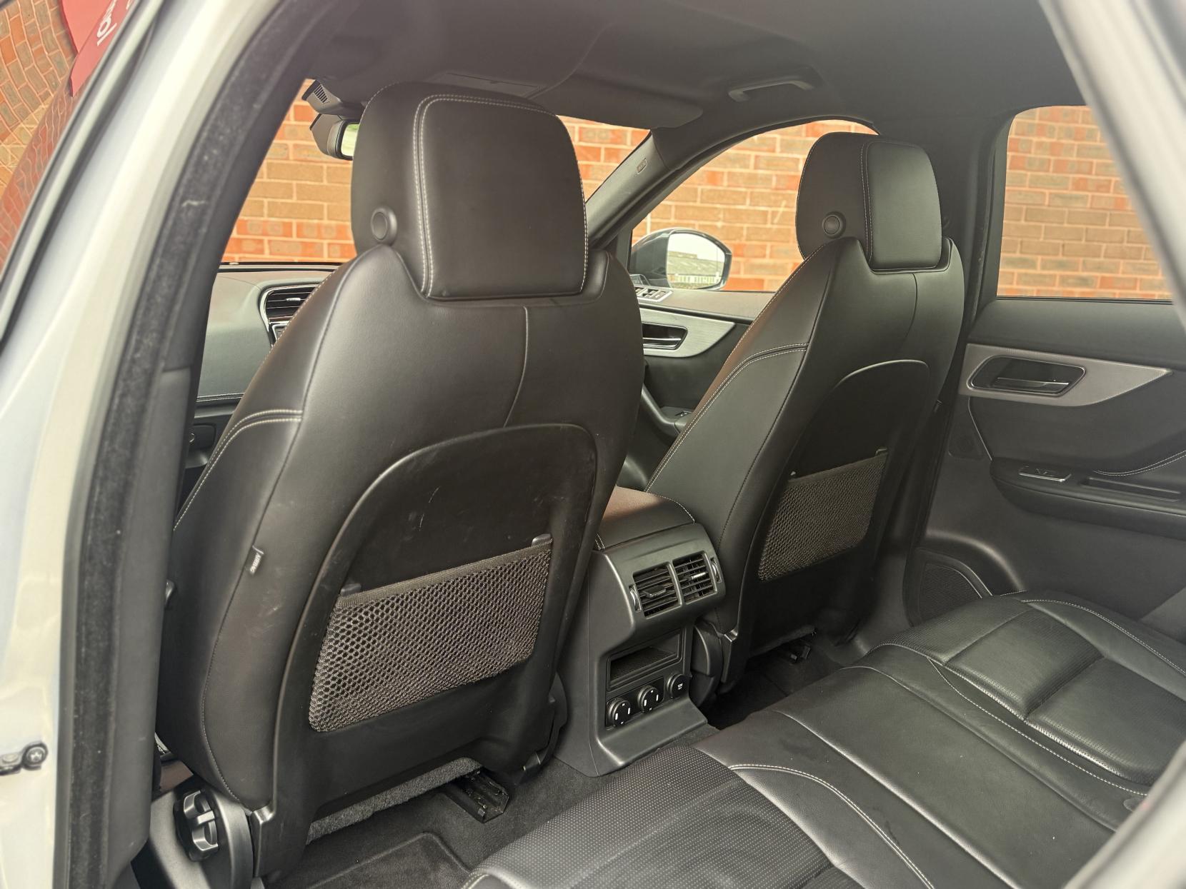 Jaguar F-PACE 2.0 D180 R-Sport SUV 5dr Diesel Auto Euro 6 (s/s) (180 ps)