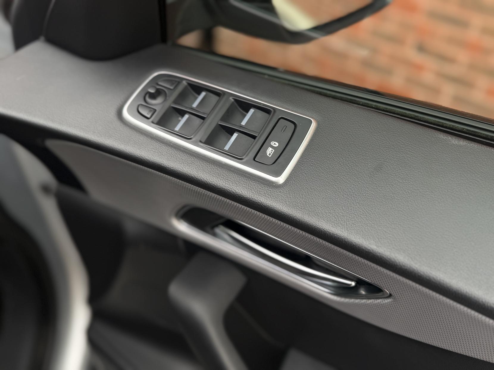 Jaguar F-PACE 2.0 D180 R-Sport SUV 5dr Diesel Auto Euro 6 (s/s) (180 ps)