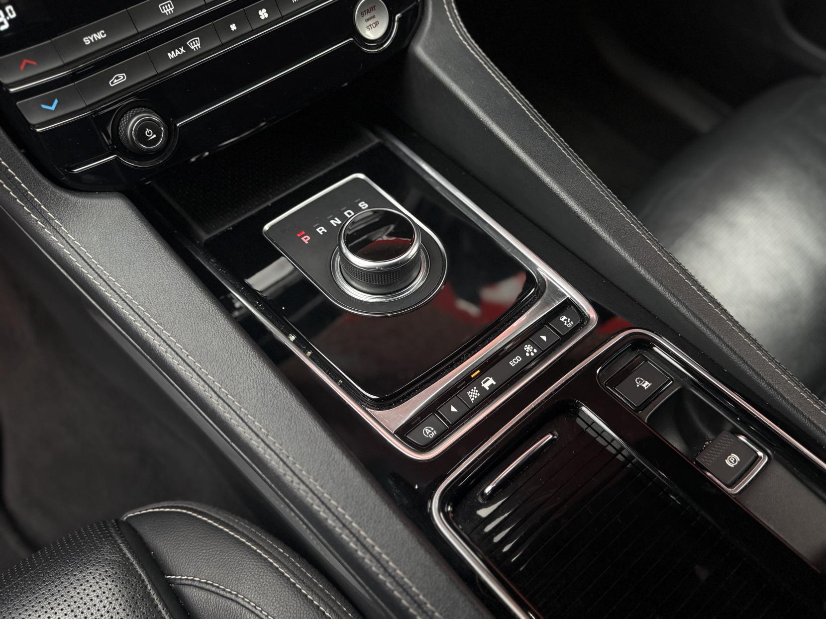 Jaguar F-PACE 2.0 D180 R-Sport SUV 5dr Diesel Auto Euro 6 (s/s) (180 ps)