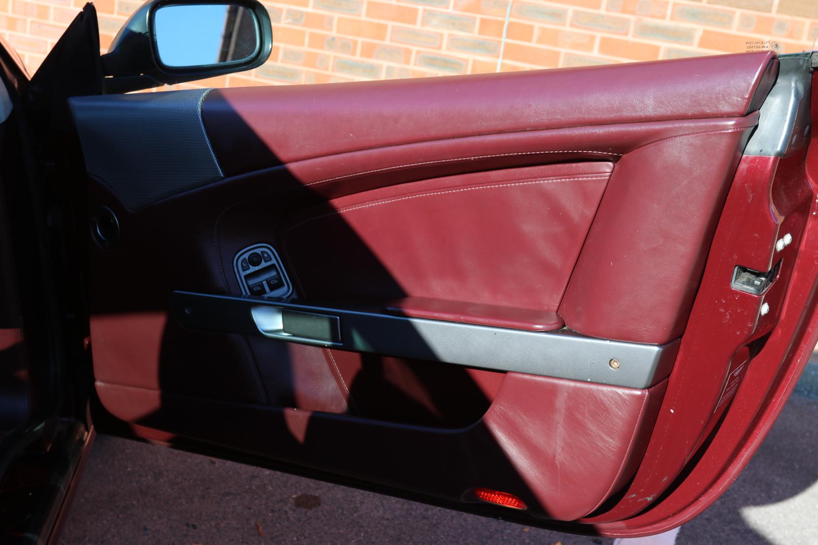 Aston Martin DB9 5.9 Coupe 2dr Petrol Seq (394 g/km, 450 bhp)