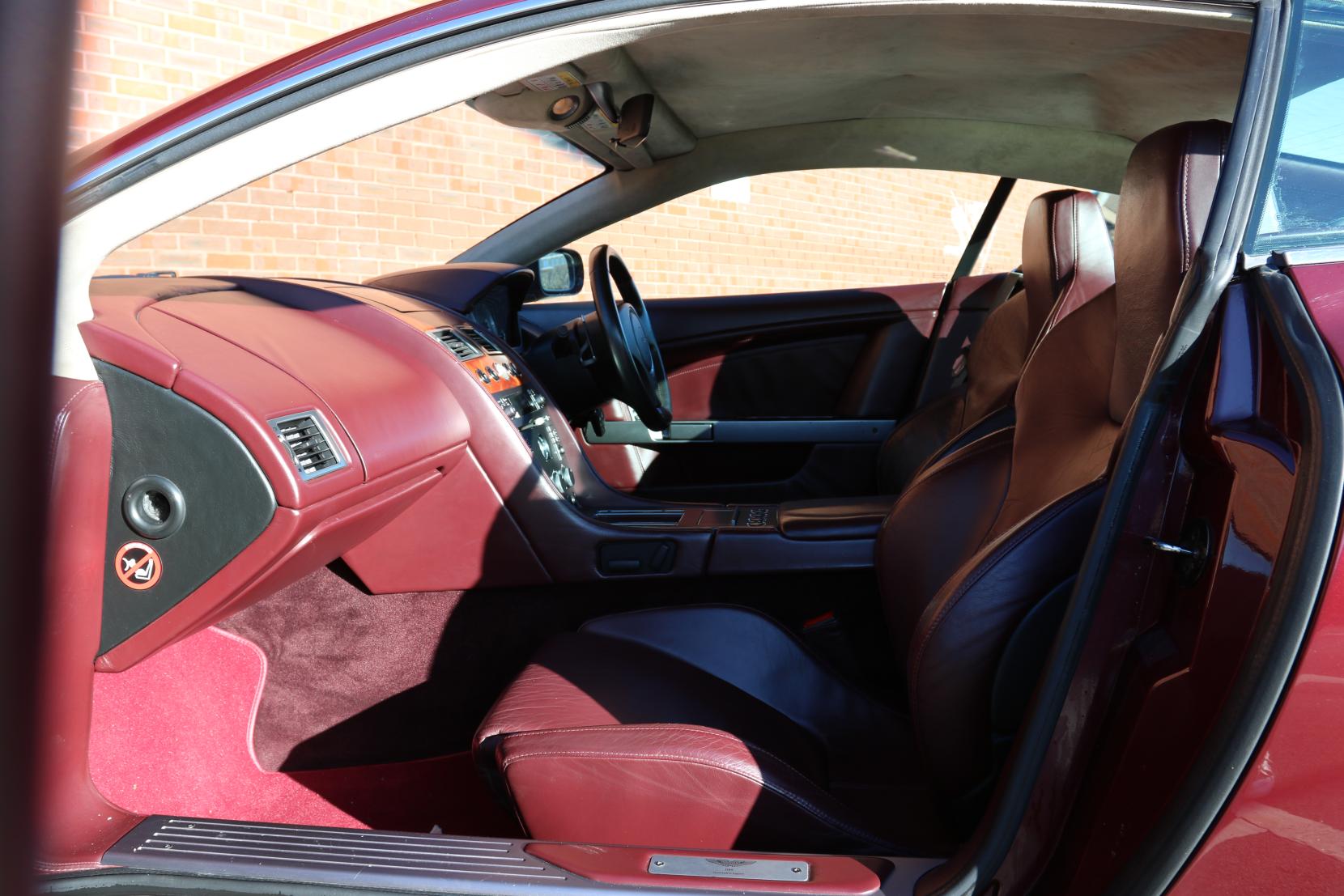 Aston Martin DB9 5.9 Coupe 2dr Petrol Seq (394 g/km, 450 bhp)