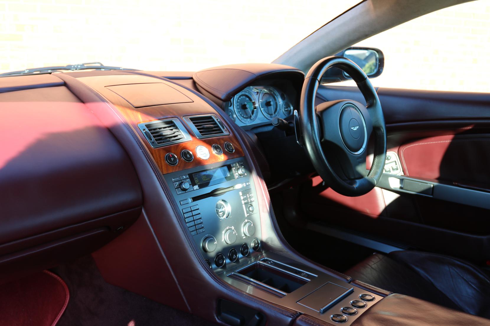 Aston Martin DB9 5.9 Coupe 2dr Petrol Seq (394 g/km, 450 bhp)