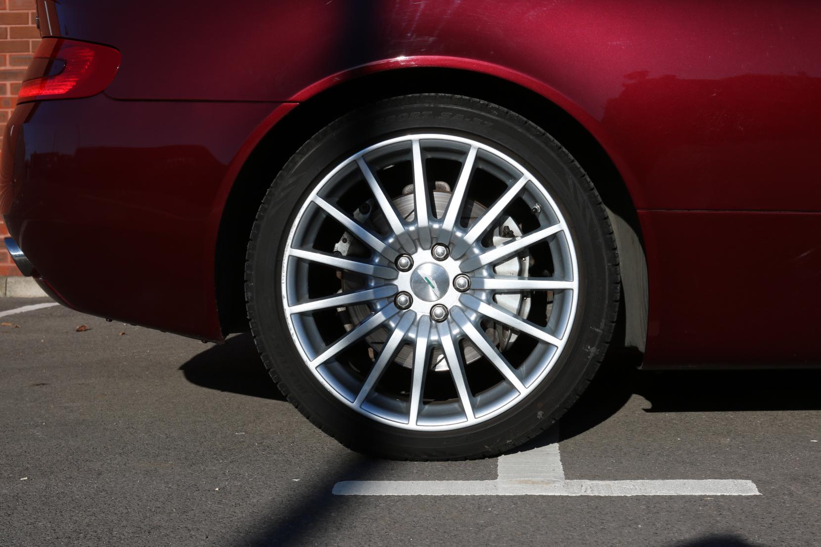 Aston Martin DB9 5.9 Coupe 2dr Petrol Seq (394 g/km, 450 bhp)