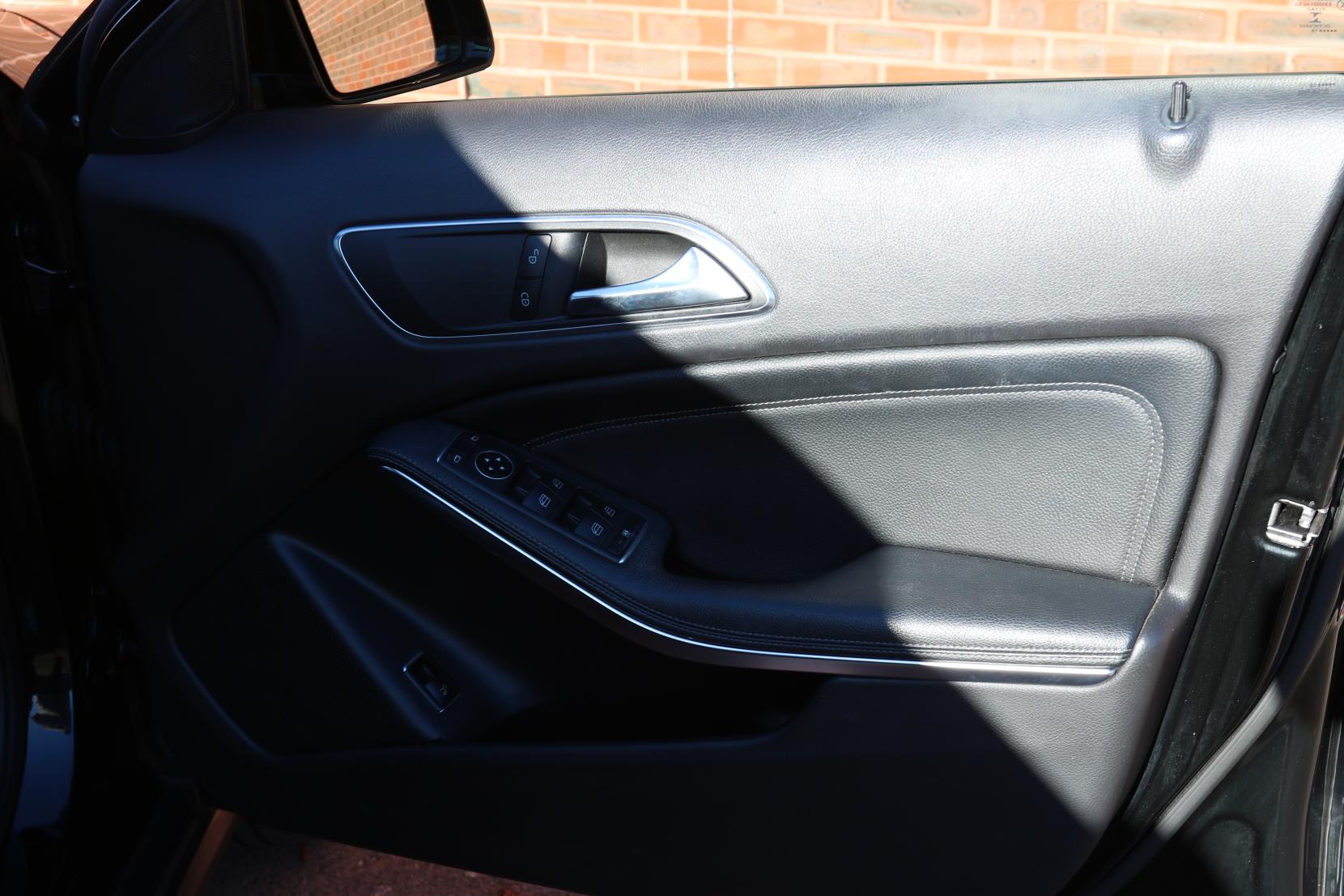 Mercedes-Benz GLA 1.6 GLA200 SE (Executive) SUV 5dr Petrol Manual Euro 6 (s/s) (156 ps)