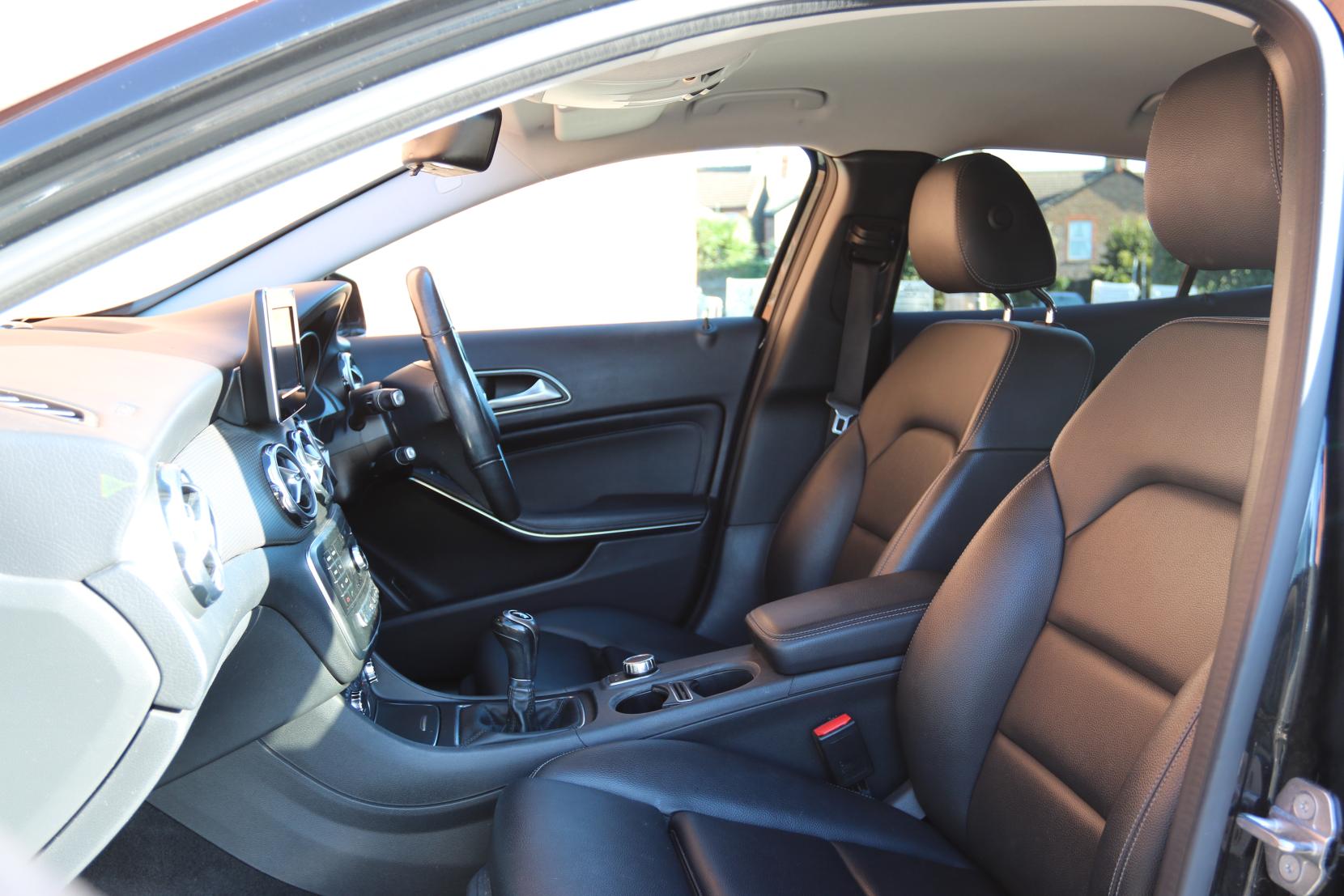 Mercedes-Benz GLA 1.6 GLA200 SE (Executive) SUV 5dr Petrol Manual Euro 6 (s/s) (156 ps)