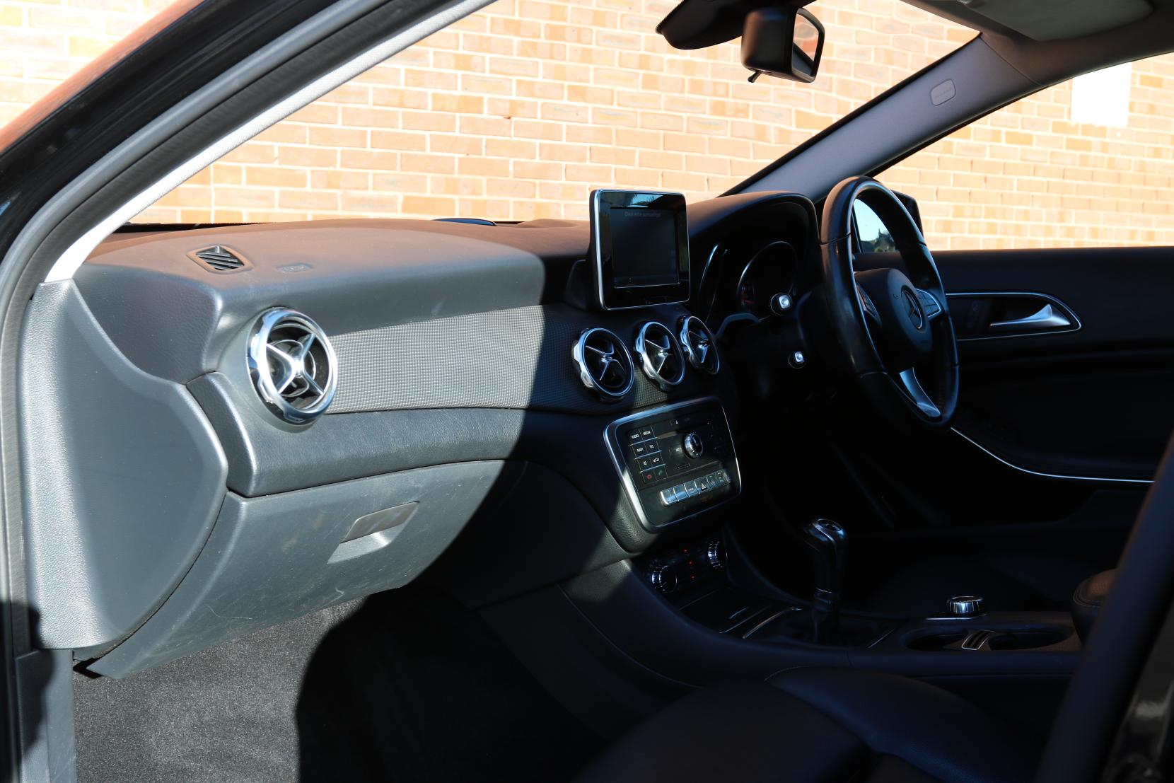 Mercedes-Benz GLA 1.6 GLA200 SE (Executive) SUV 5dr Petrol Manual Euro 6 (s/s) (156 ps)